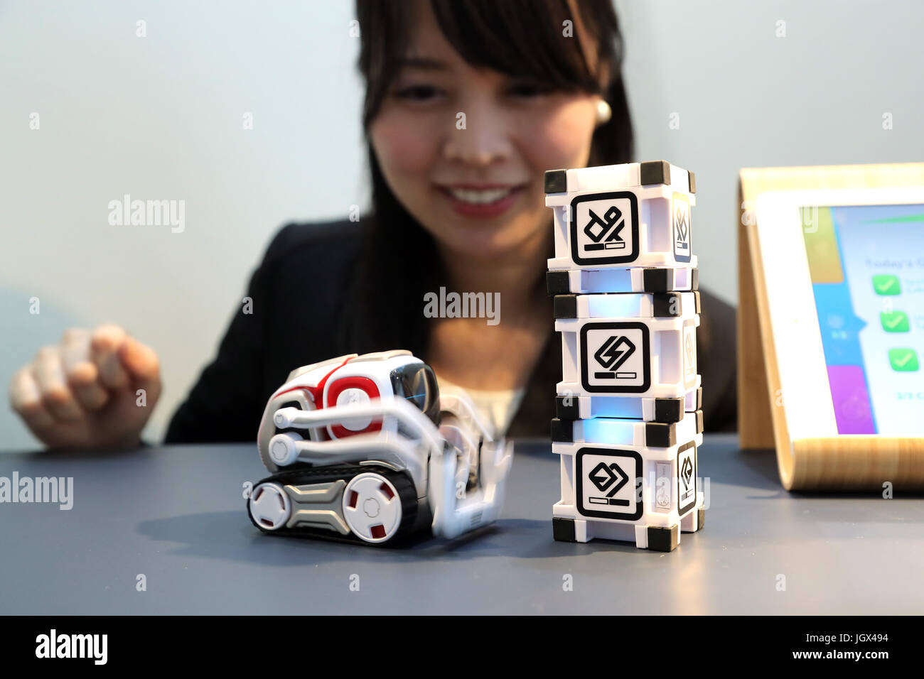 Robot jouet Cozmo pour la rentrée 2017: rendez le heureux !