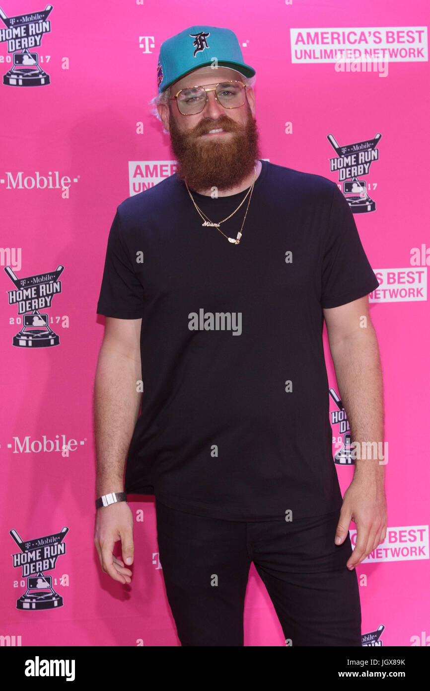 Matt werner t-mobile pour tapis magenta foncé après derby organisé par Giancarlo stanton miami marlins juillet 10,2017 Banque D'Images