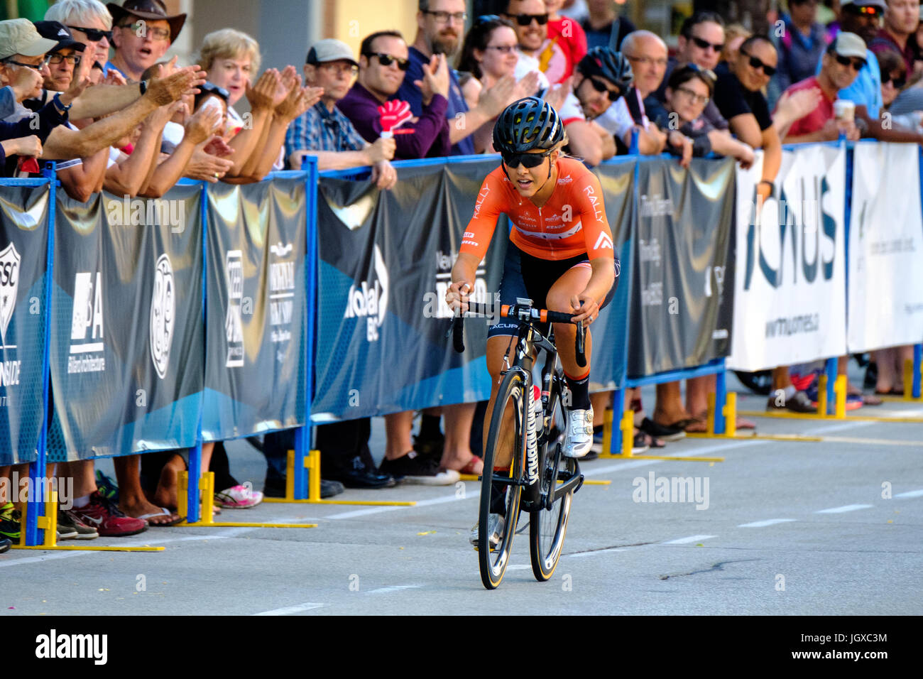 New Westminster, Colombie-Britannique, Canada. Juillet 11, 2017. Kristi Lay à partir de Montréal, le Canada remporte la course de la femme pro à l'ouest de Grand Prix. Joe Ng/Alamy Live News Banque D'Images