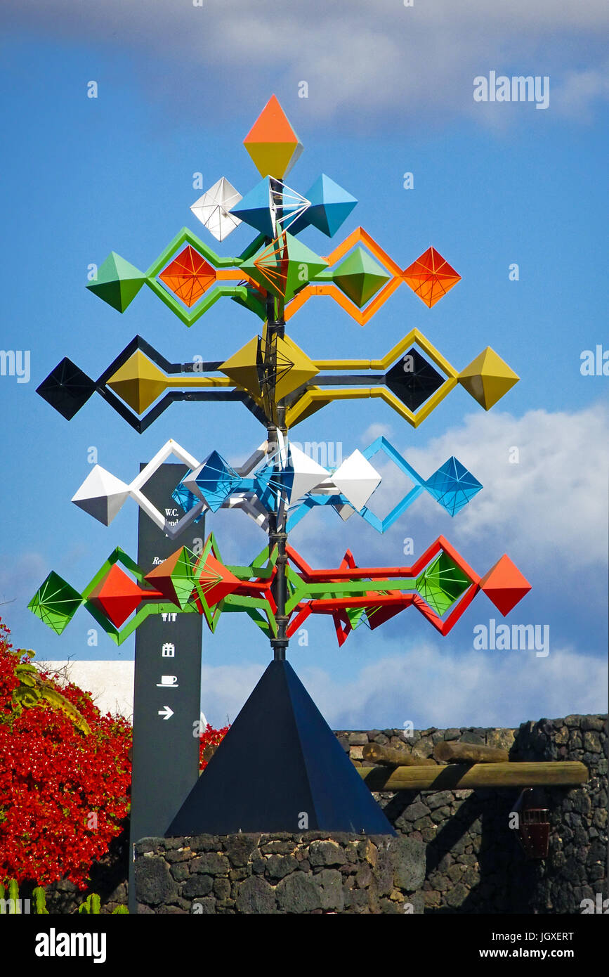 Buntes windspiel dans der fondation Cesar Manrique, taro de tahiche, tahiche, Lanzarote, kanarische inseln, europa | wind chime, sculpture à la Fundacion Banque D'Images