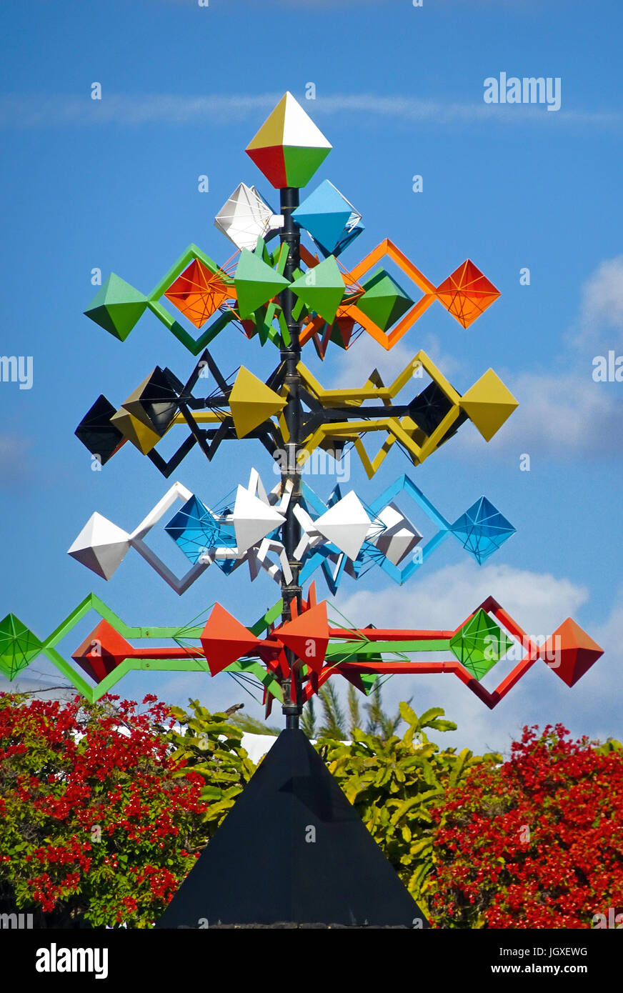 Buntes windspiel dans der fondation Cesar Manrique, taro de tahiche, tahiche, Lanzarote, kanarische inseln, europa | wind chime, sculpture à la Fundacion Banque D'Images