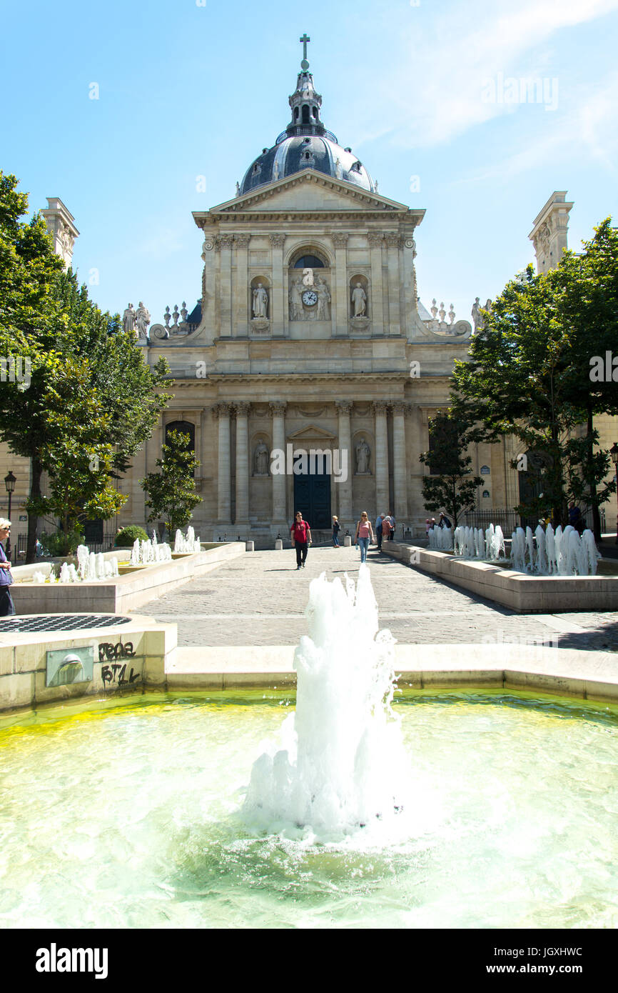 Eglise de la Sorbonne, Paris, France. A l'architecte Lemercier et construit pour le Cardinal de Richelieu qui était le chancelier de l'université à l'époque. Banque D'Images