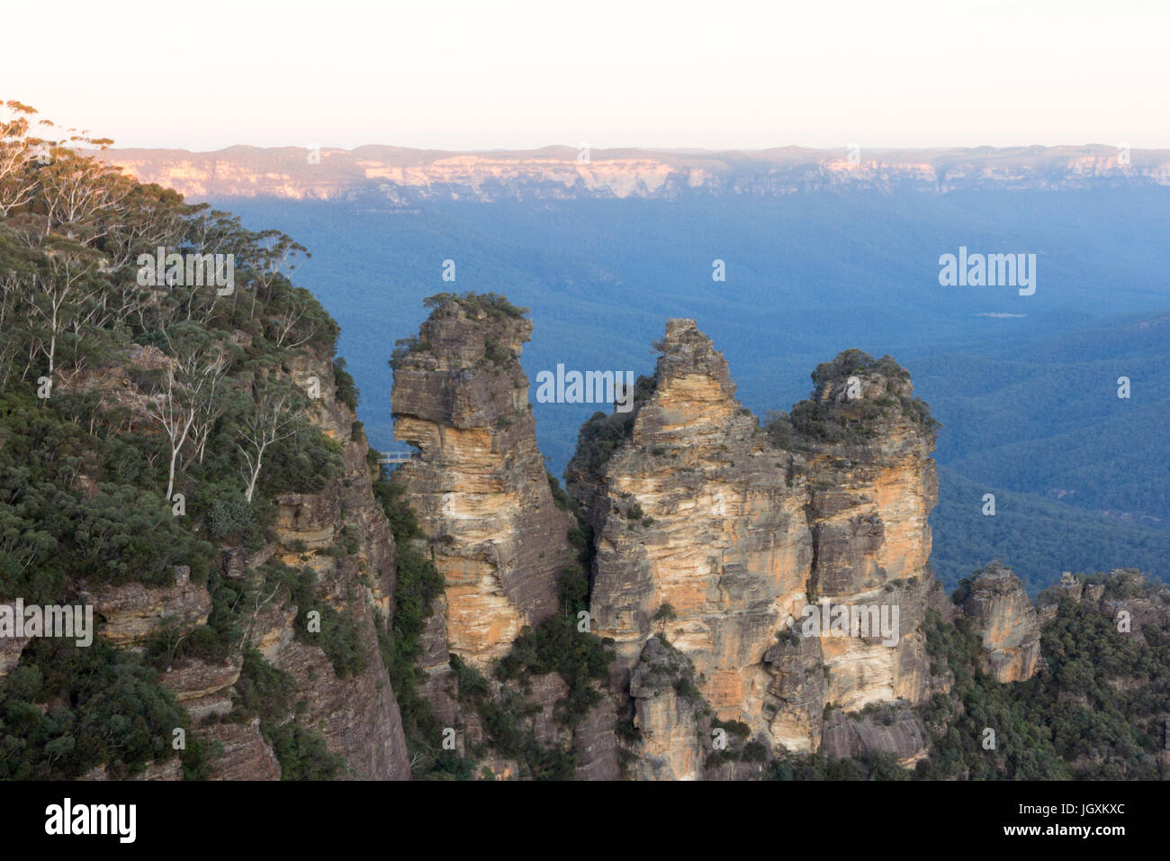 Les trois Sœurs et la vue des Montagnes Bleues, New South Wales, Australie Banque D'Images