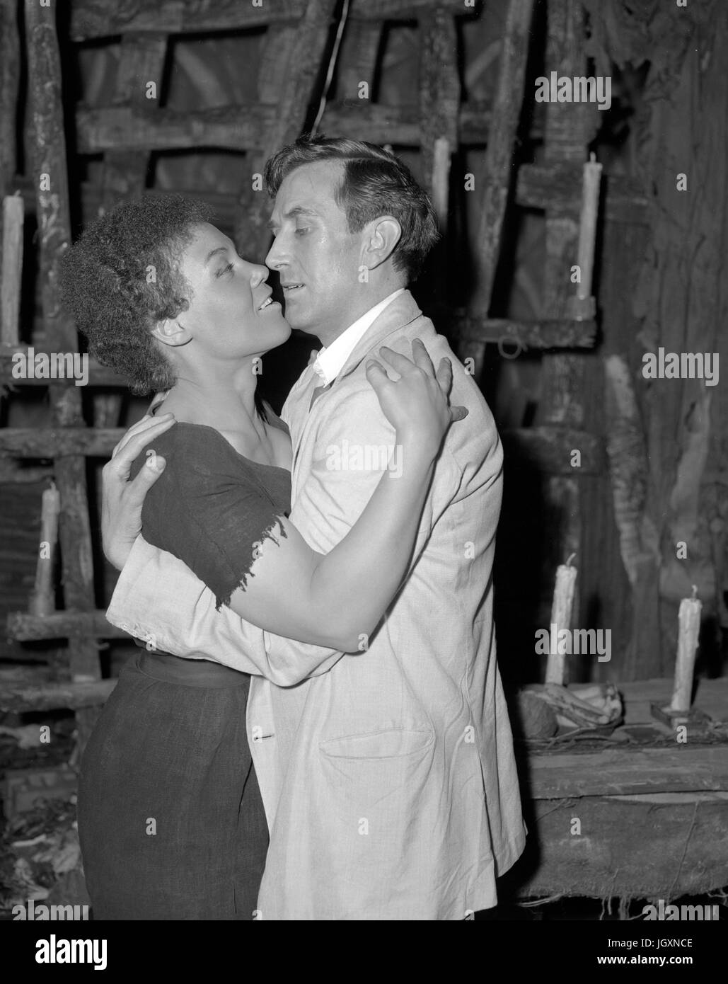 La chanteuse de jazz Cleo Laine avec Edgar Wreford comme elle répété son premier rôle dramatique comme Della dans l'Ouest indien le théâtre 'Chair à un tigre". Banque D'Images