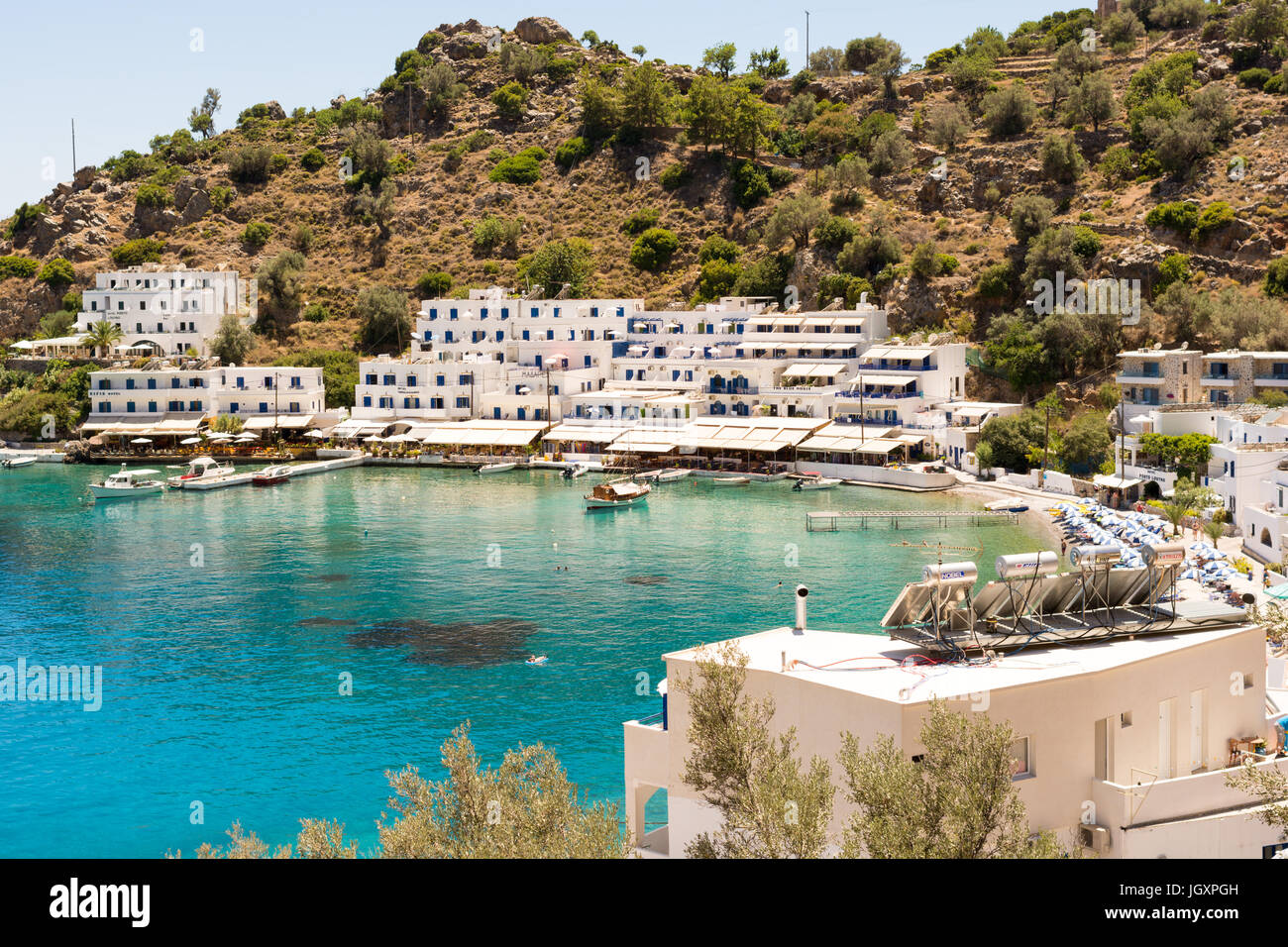 La pittoresque petite ville de Loutro, sur la côte sud de la Crète de l'ouest, est accessible uniquement en bateau-taxi ou en ferry à partir de Hora Sfakion (Chora Sfakia). Banque D'Images