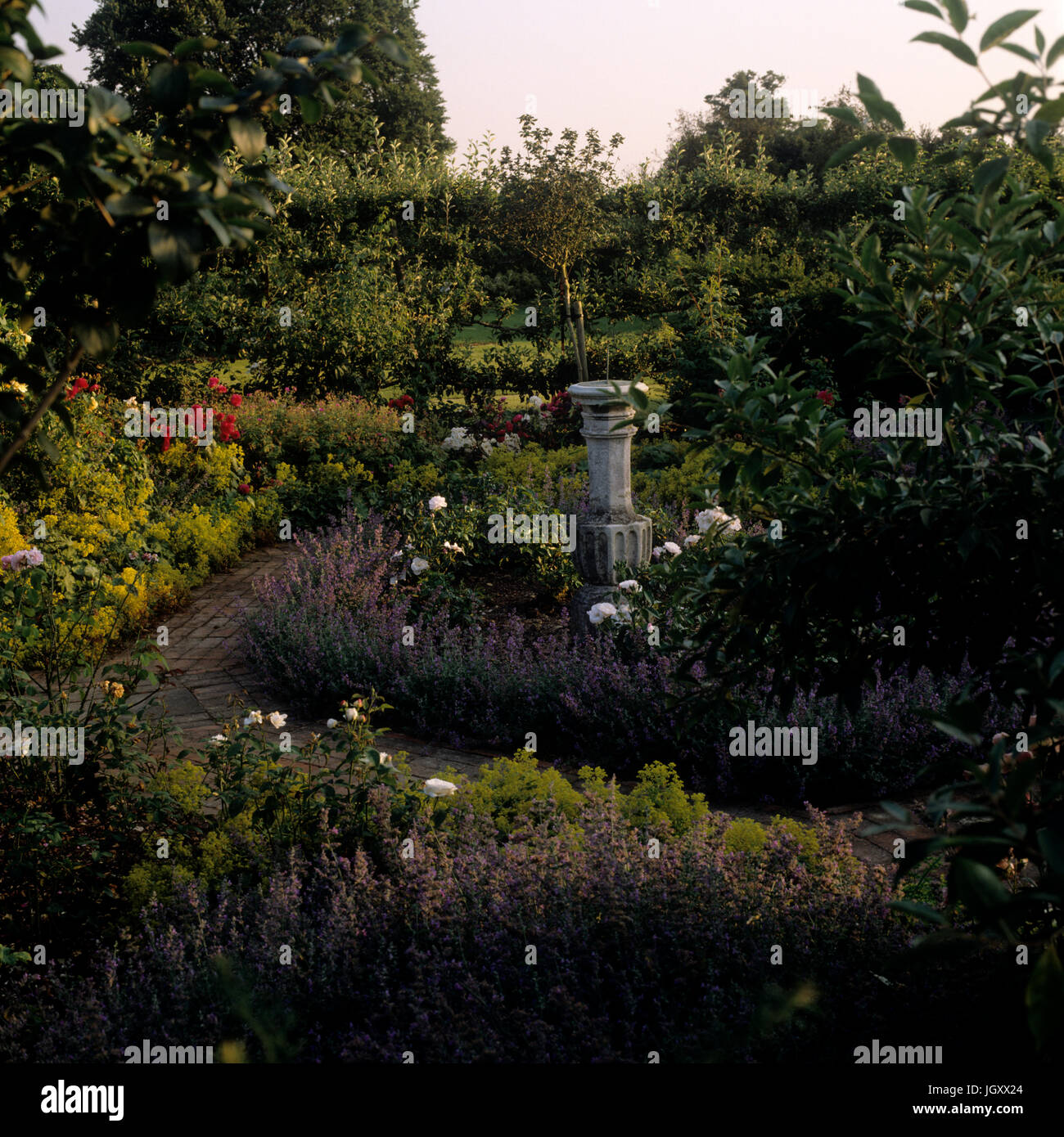 Fontaine dans un jardin de style géorgien Banque D'Images