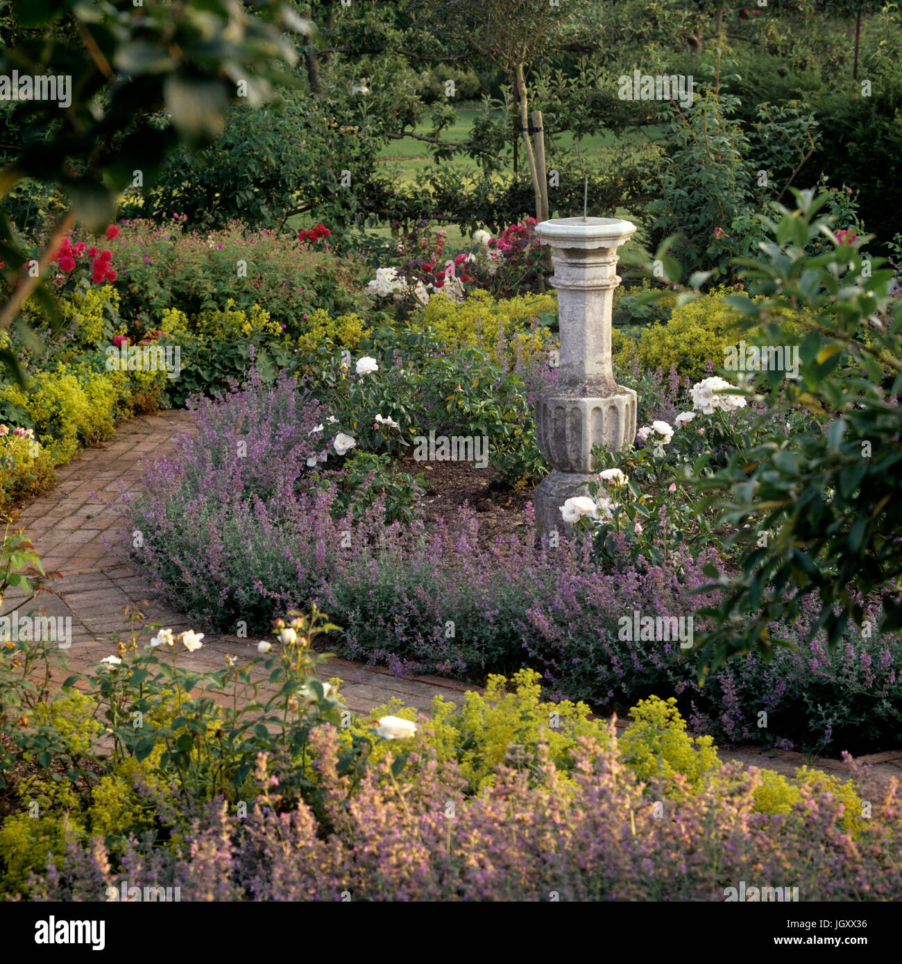 Fontaine dans un jardin de style géorgien Banque D'Images