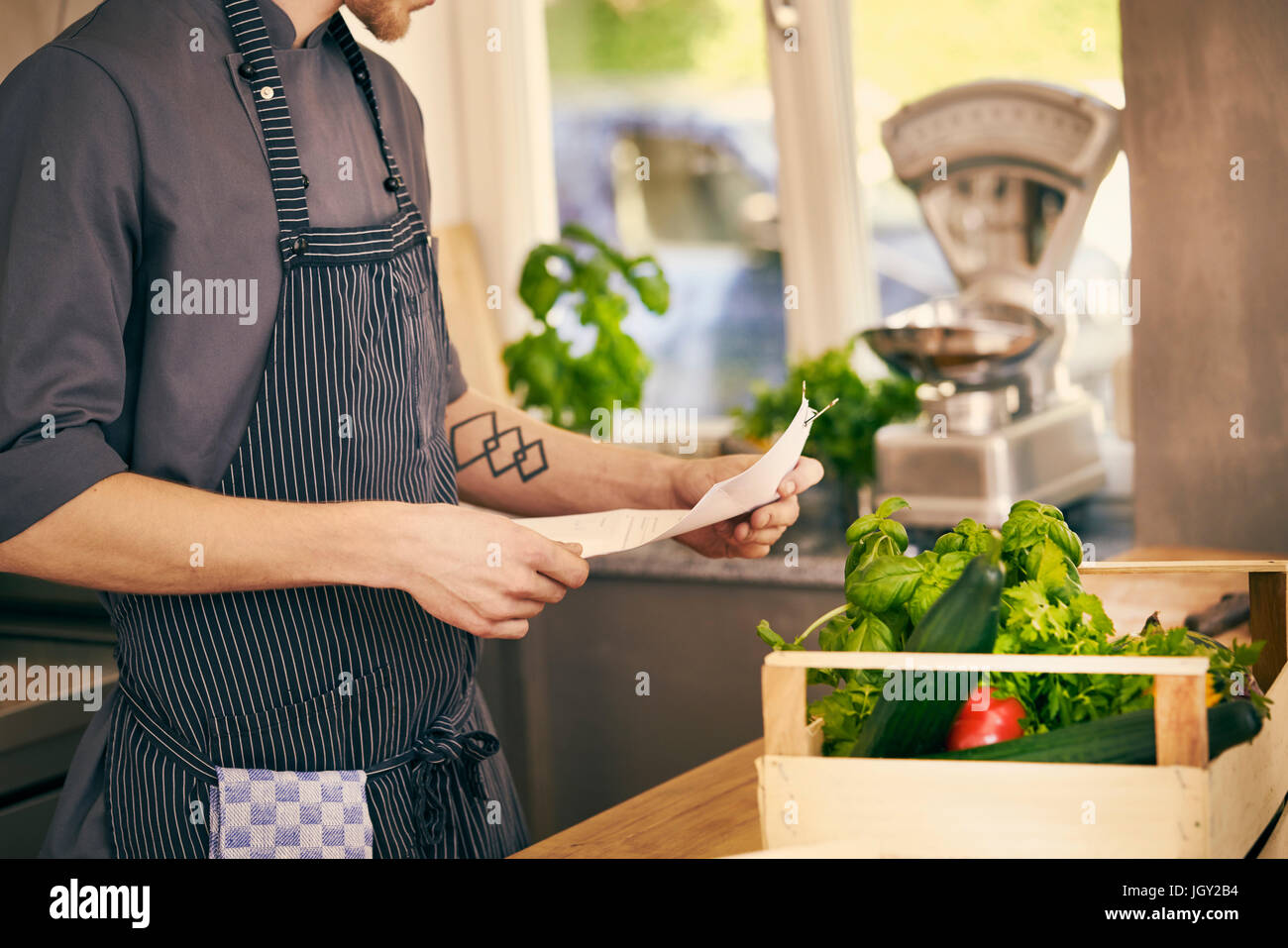 Contrôle Chef de livraison pour légumes Banque D'Images