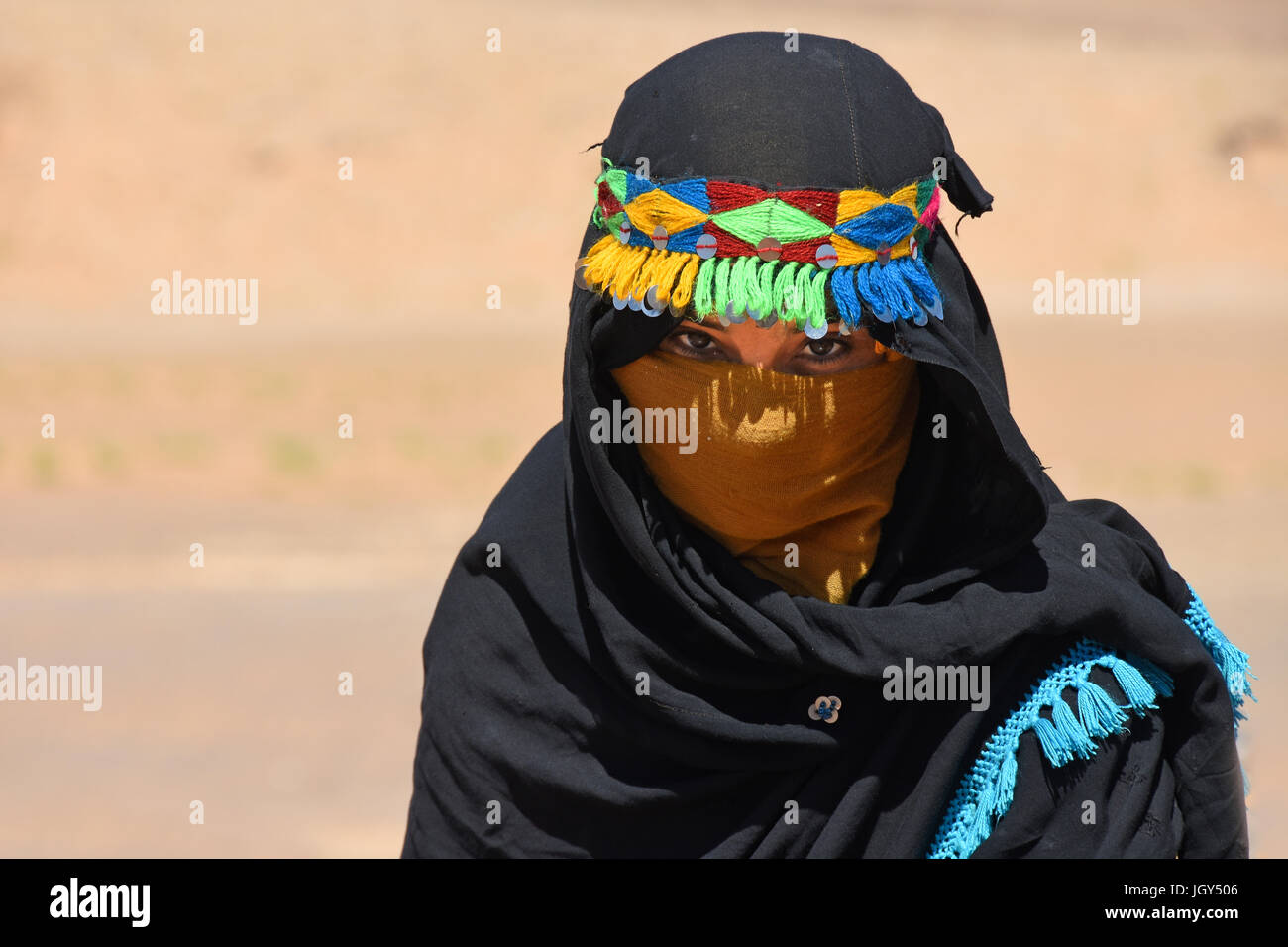 Portrait de femme berbère, désert du Sahara, Maroc Banque D'Images