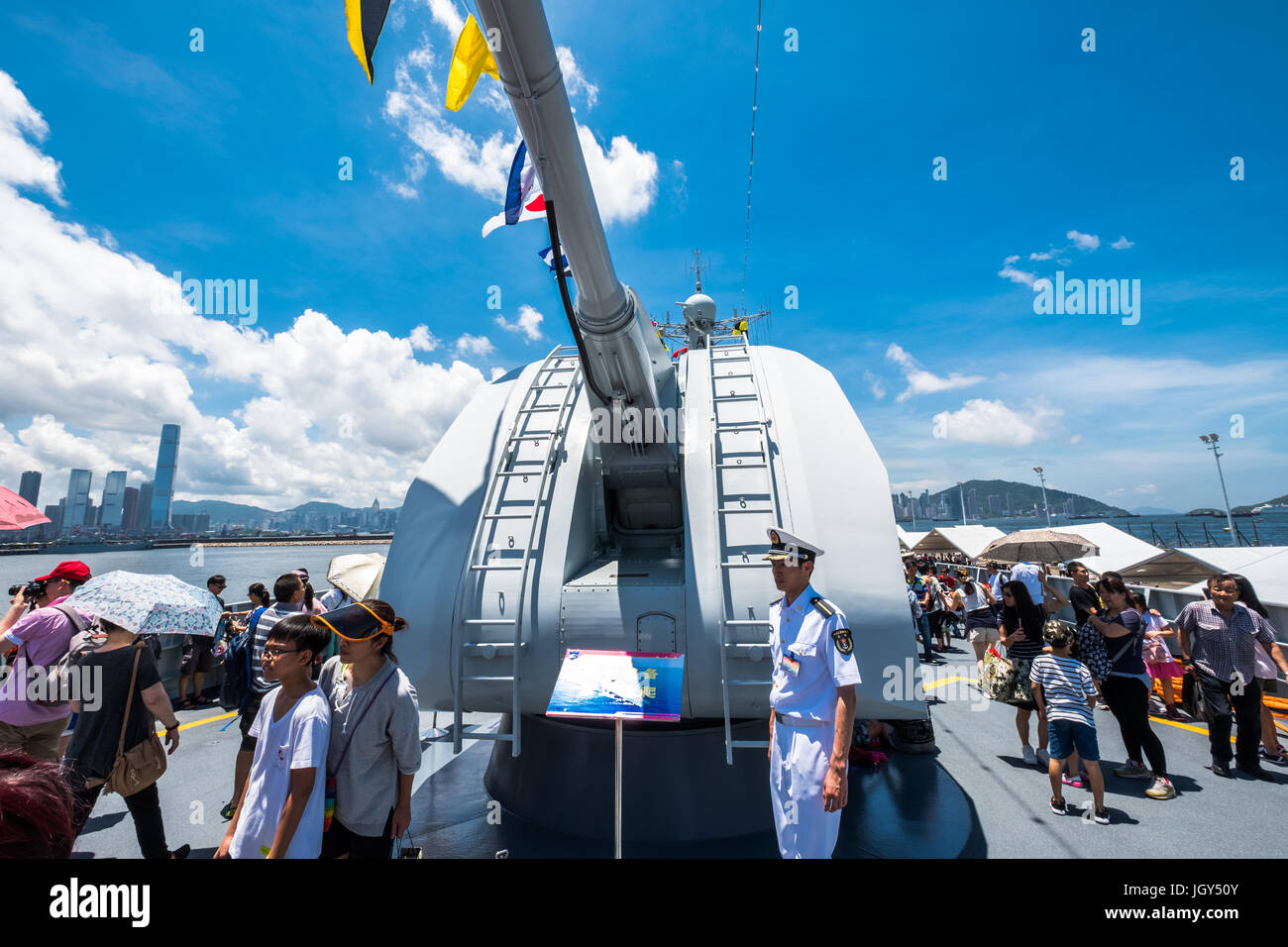 La base navale de Ngong Shuen Chau, Hong Kong - 9 juin 2017 : (152) Jinam nombre missiles visité Hong Kong et a été ouvert au public. Banque D'Images