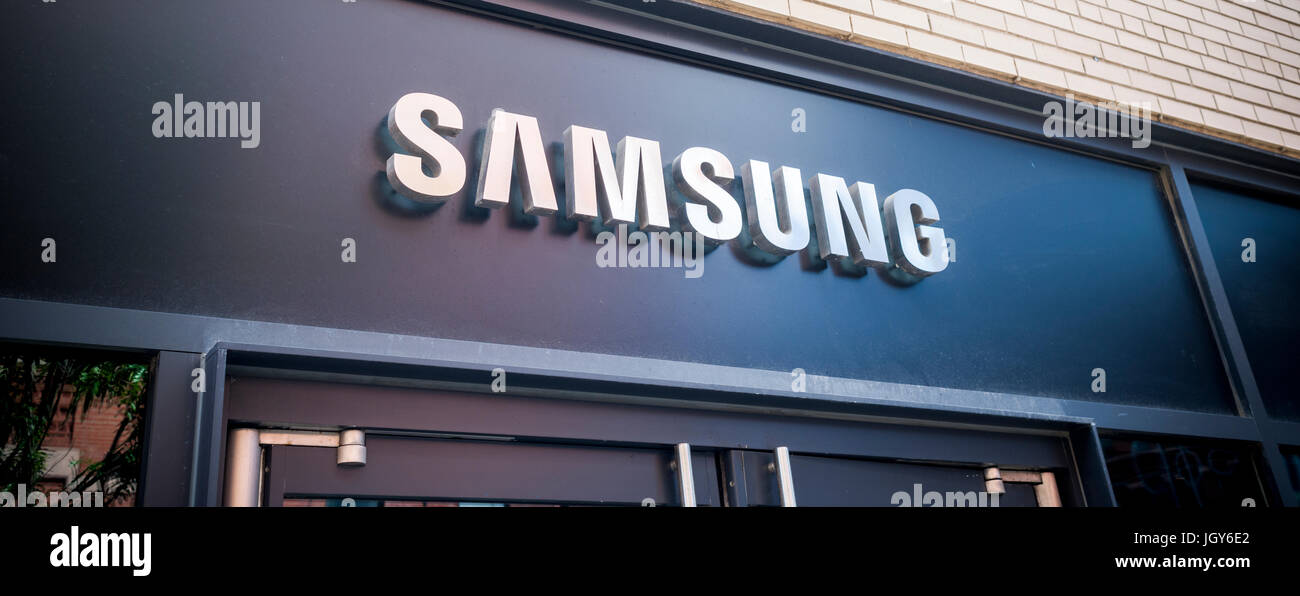 Le Samsung 837 showroom dans le Meatpacking district de New York, le vendredi 7 juillet 2017. Samsung Electronics Co. a prévu le deuxième trimestre bénéfice à son plus haut jamais, une hausse de 72  % par rapport à l'année dernière. (© Richard B. Levine) Banque D'Images