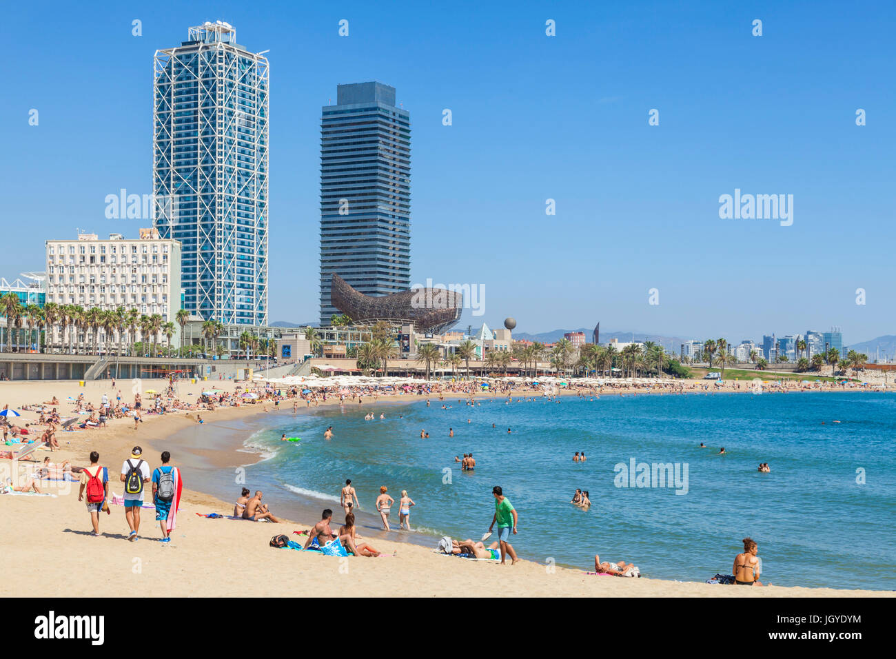 Barcelona Catalunya Platja de la Barceloneta, promenade et plage de Barceloneta Barcelona Espagne eu Europe Catalogne Banque D'Images