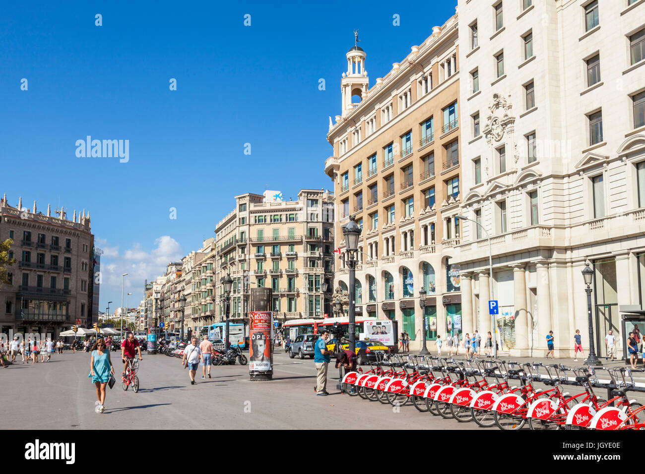 Barcelone Espagne Catalogne Barcelone Plaça de Catalunya Santander bikes location de vélo place centrale de Barcelone Espagne eu Europe Catalogne Banque D'Images