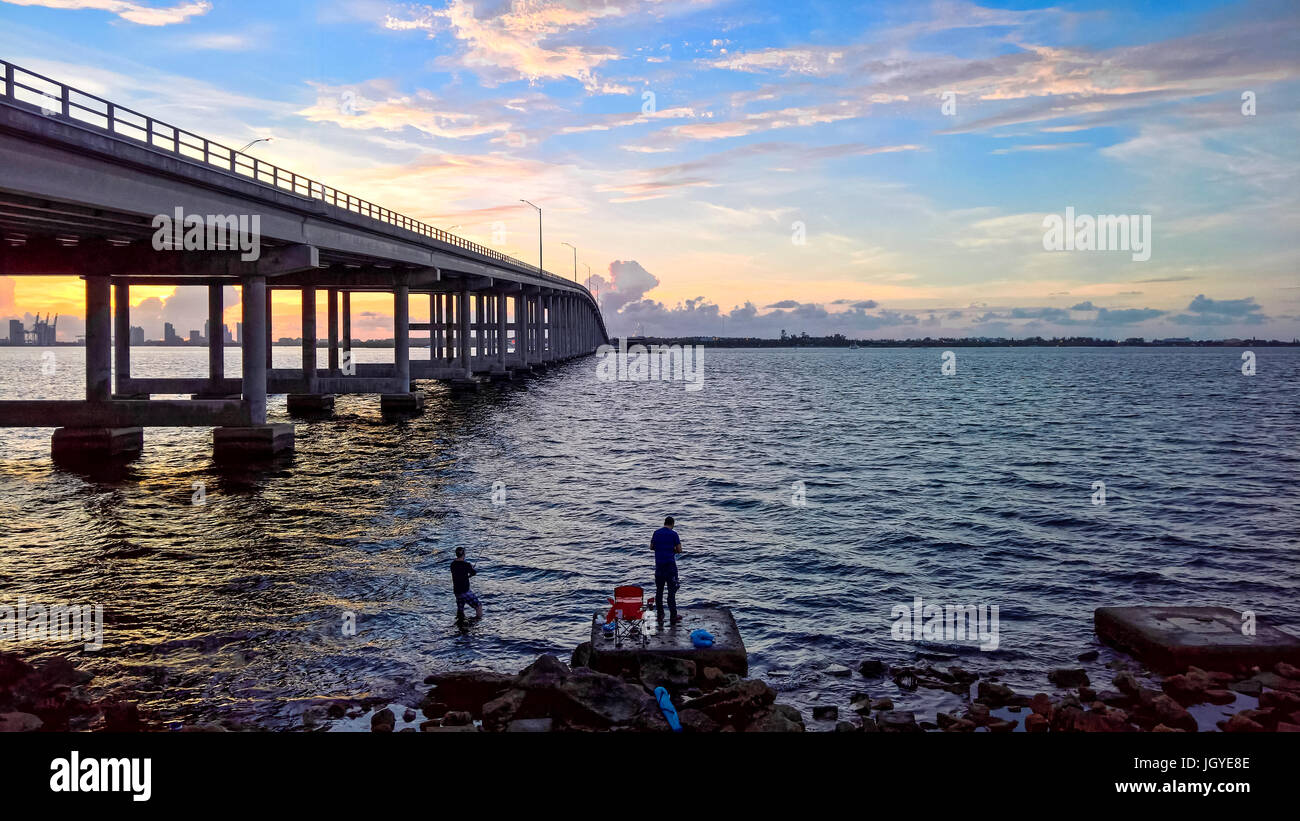 La pêche dans la baie de Biscayne. Miami. La Floride. USA Banque D'Images