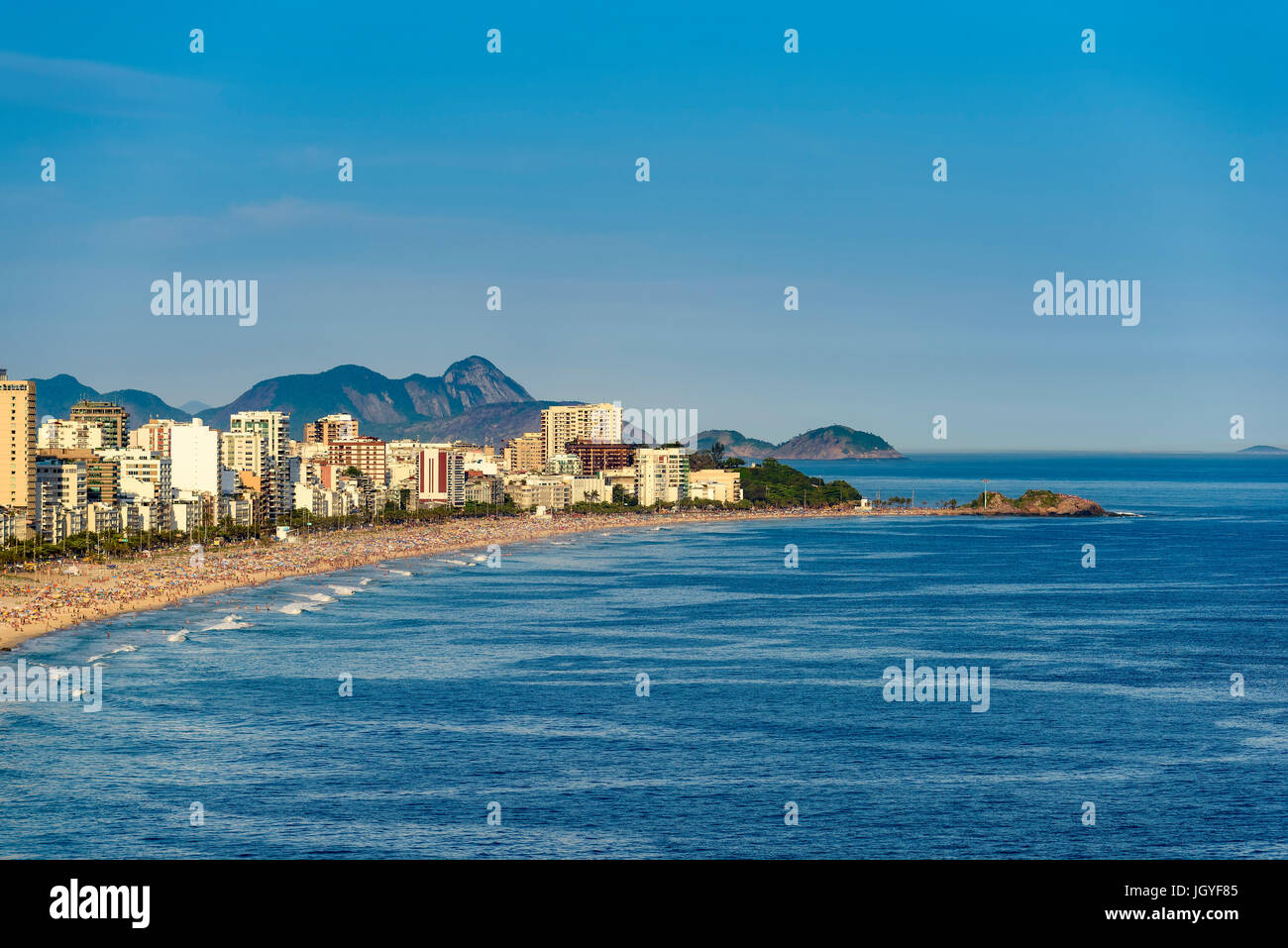 Plages d'Ipanema et de Arpoador sur une journée ensoleillée à partir de vues au-dessus Banque D'Images