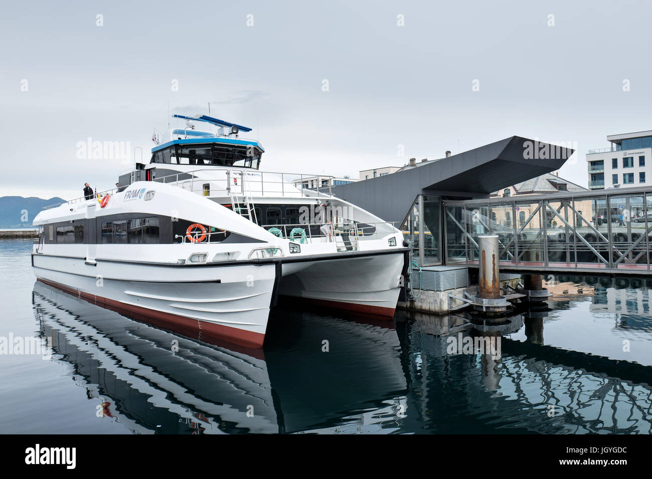 Fast-ferry VALDEROY FRAM à Alesund. Plans FRAM, ordonnances et coordonne les transports publics dans le comté de More og Romsdal (Norvège). Banque D'Images