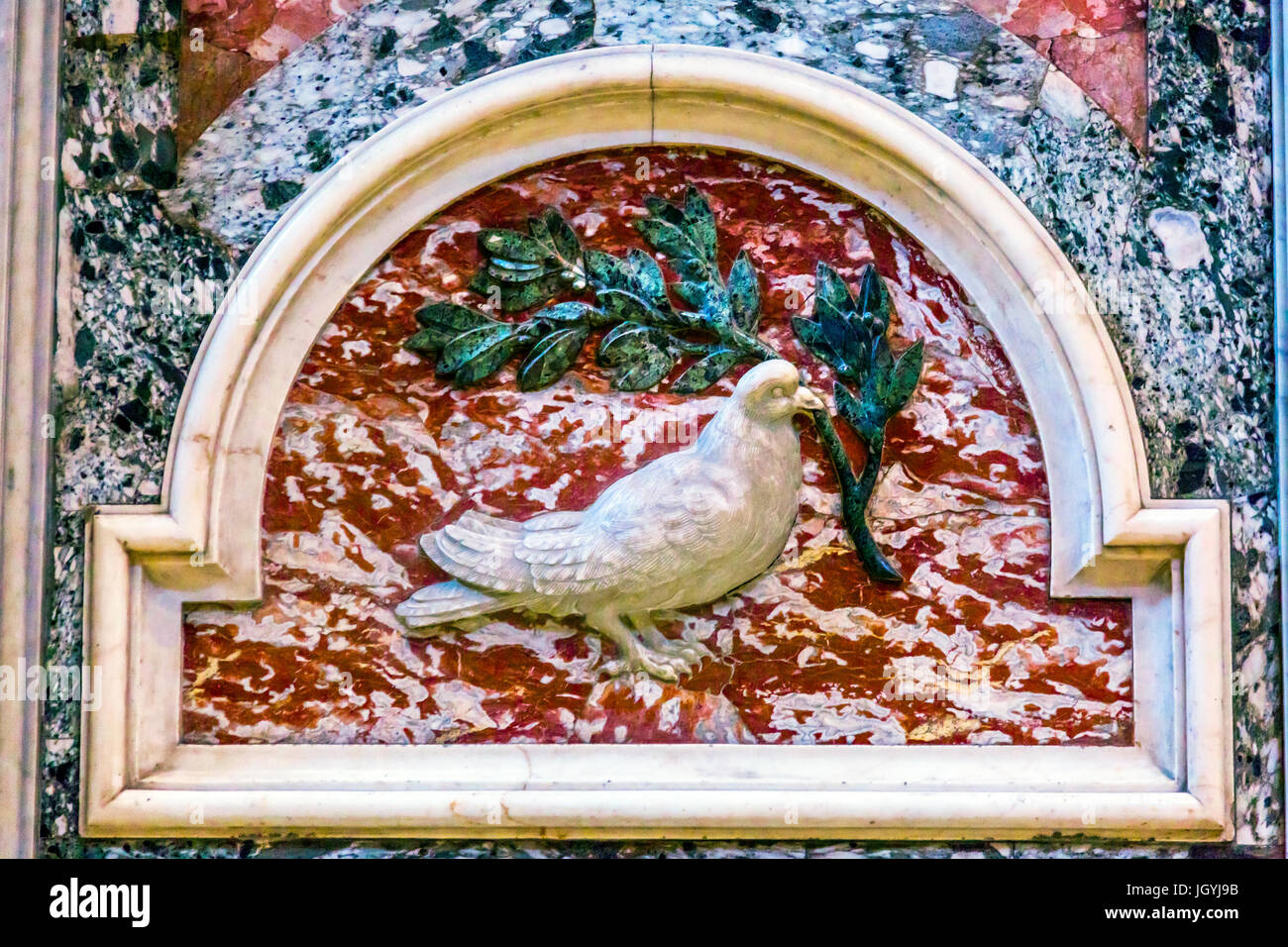 la-basilique-saint-pierre-en-colombe-saint-esprit-vatican-rome-italie