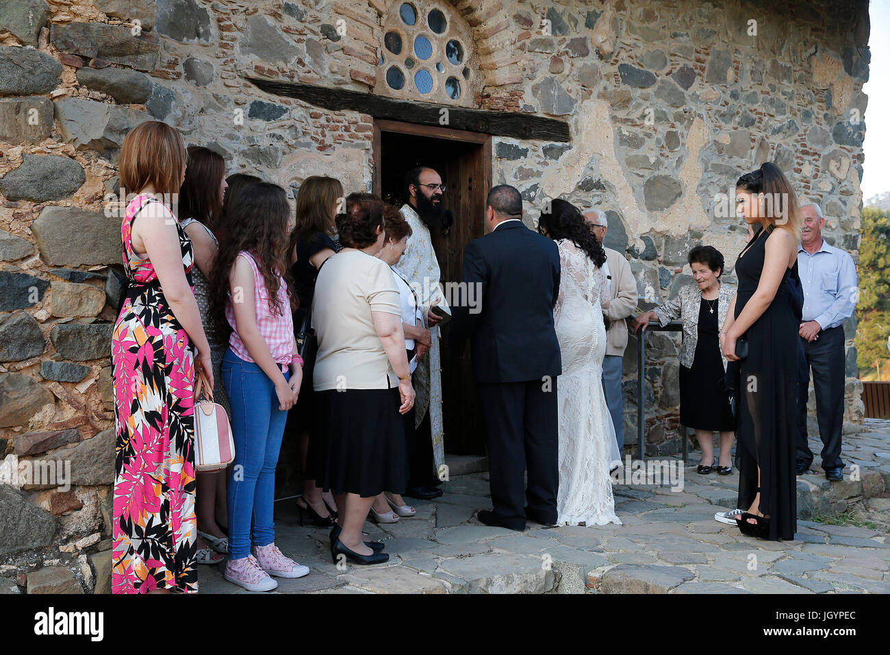Mariage en église Panagia tis Asinou église byzantine. Chypre. Banque D'Images