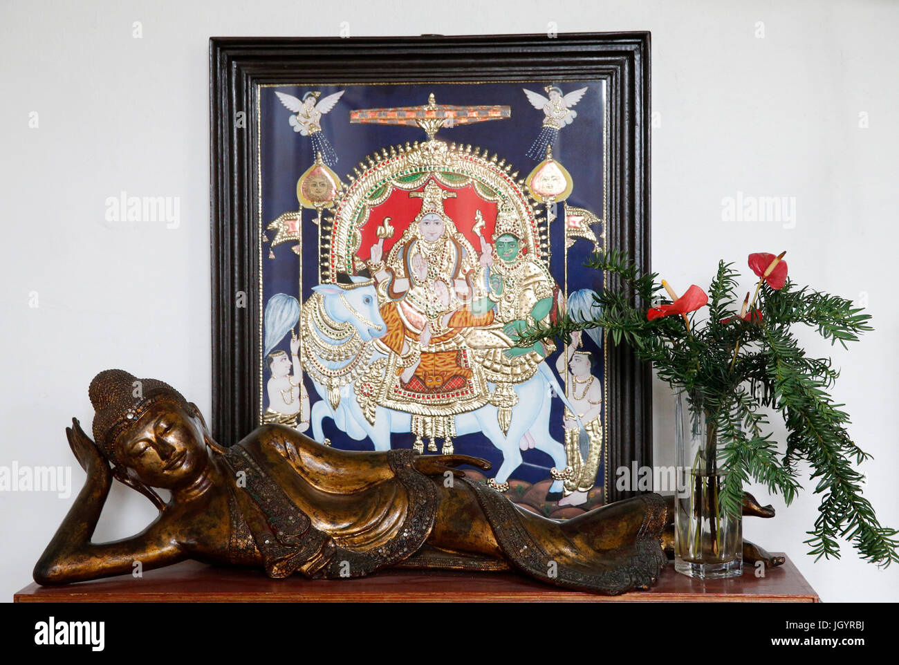Bouddha couché et Shiva - Parvati photo. La France. Banque D'Images