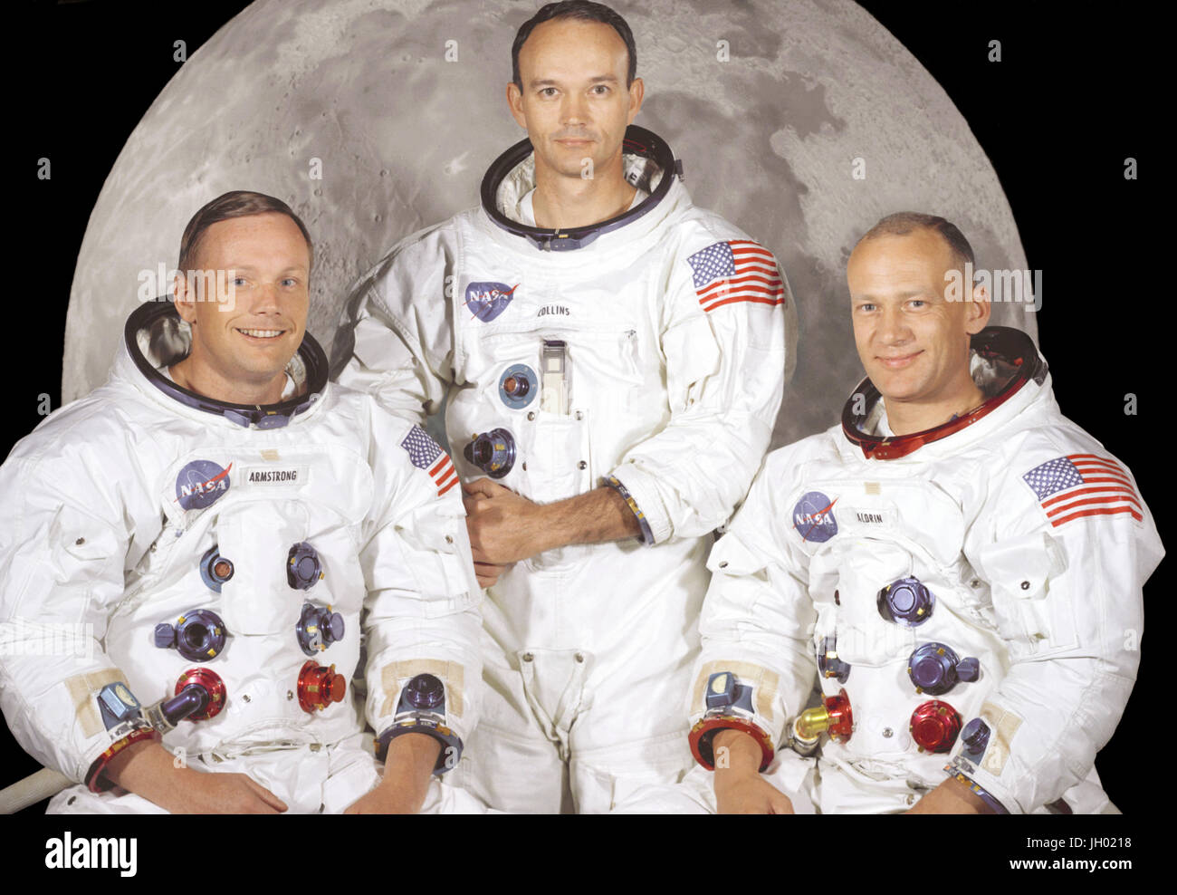 Portrait du premier équipage de la mission Apollo 11 lunar landing. De gauche à droite ils sont : Commandant, Neil A. Armstrong, pilote du module de commande, Michael Collins, pilote du module lunaire, et d'Edwin E. Aldrin Jr. le 20 juillet 1969 à 4:18 pm HAE, le module lunaire Eagle' 'a atterri dans une région de la Lune appelé la Mare Tranquillitatis, également connu sous le nom de la mer de la tranquillité. Après avoir assuré son engin, Armstrong a envoyé un message radio vers la terre : 'Houston, Tranquility Base here, the Eagle has Landed". Banque D'Images