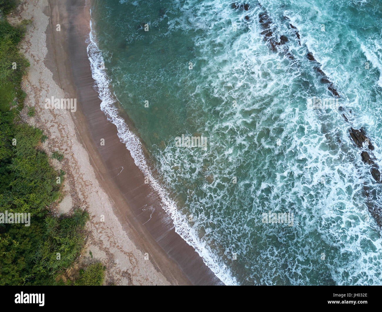 Plage sauvage sur l'océan Pacifique au-dessus de la municipalité de drone au Nicaragua Banque D'Images