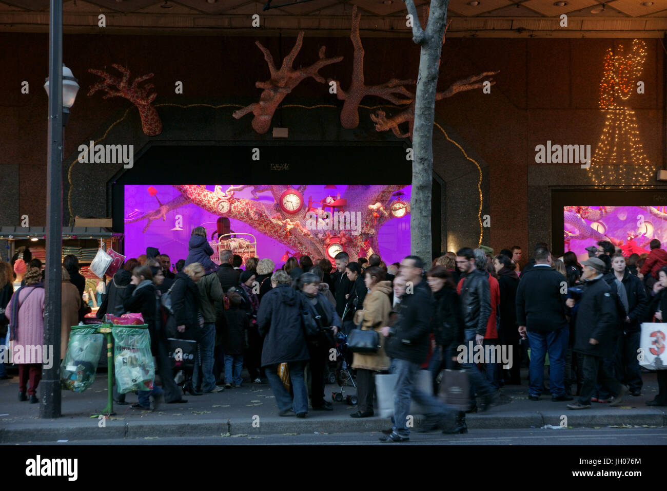 Les gens, les Galeries Lafayette Haussmann, Boulevard Haussmann - 75008, (75), Paris, France Banque D'Images