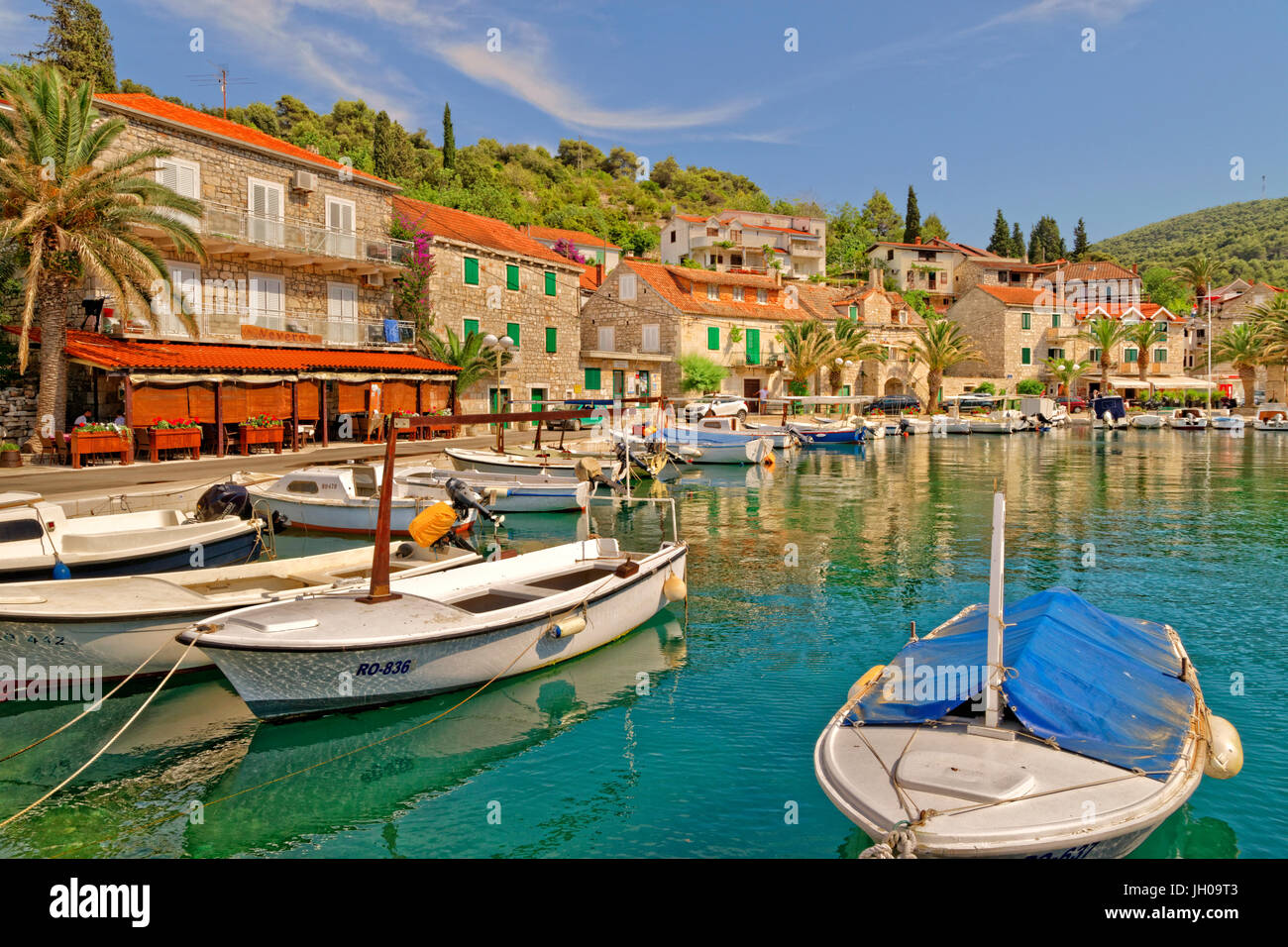 Port de Stomorska village sur l'île de Solta, Croatie. Banque D'Images