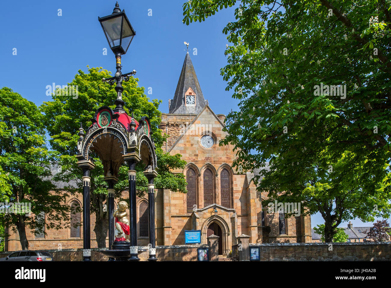 Anderson Memorial Fontaine à boire en face de la cathédrale de Dornoch, église paroissiale dans l'Église d'Écosse, Sutherland, Highland, Scotland Banque D'Images