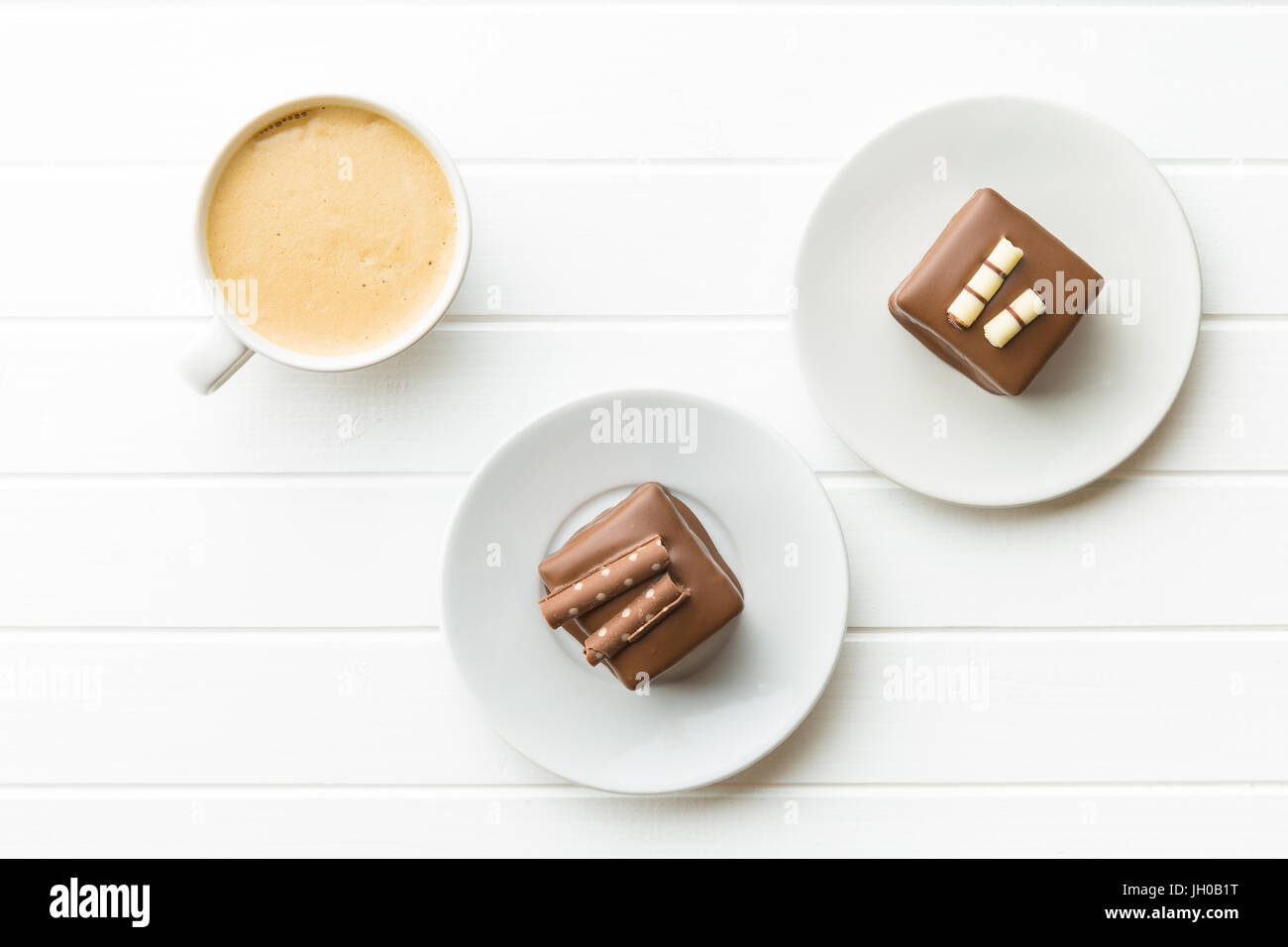 Moelleux au chocolat, dessert et café tasse. Vue d'en haut. Banque D'Images