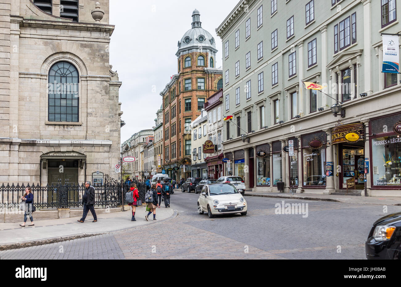 La ville de Québec, Canada - 29 mai 2017 : rue de la vieille ville avec ses boutiques et magasins avec mur de pierre des bâtiments de brique Banque D'Images