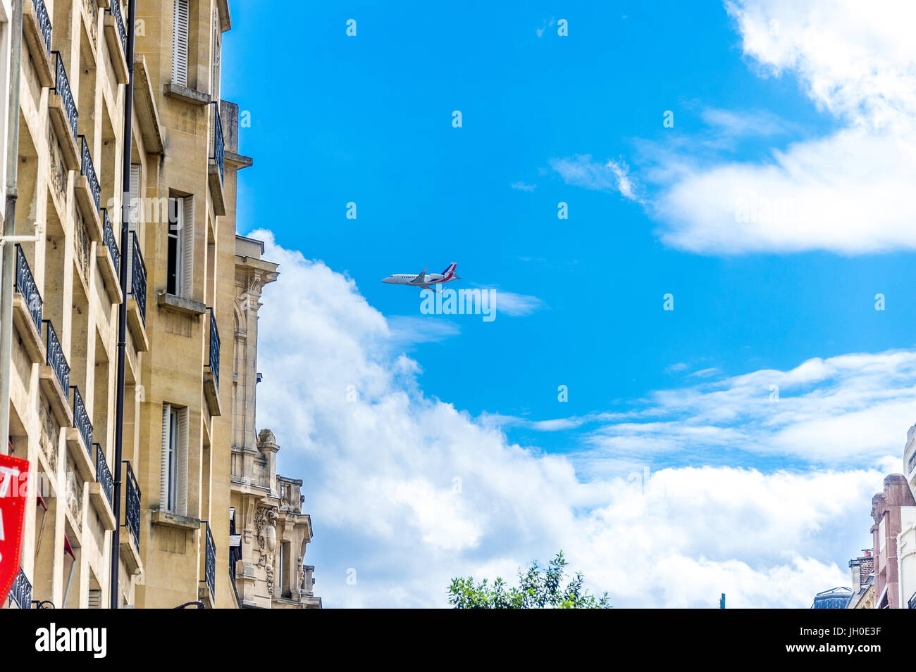 La pratique des avions volant au-dessus de Paris avant le 14 juillet 2017 Banque D'Images