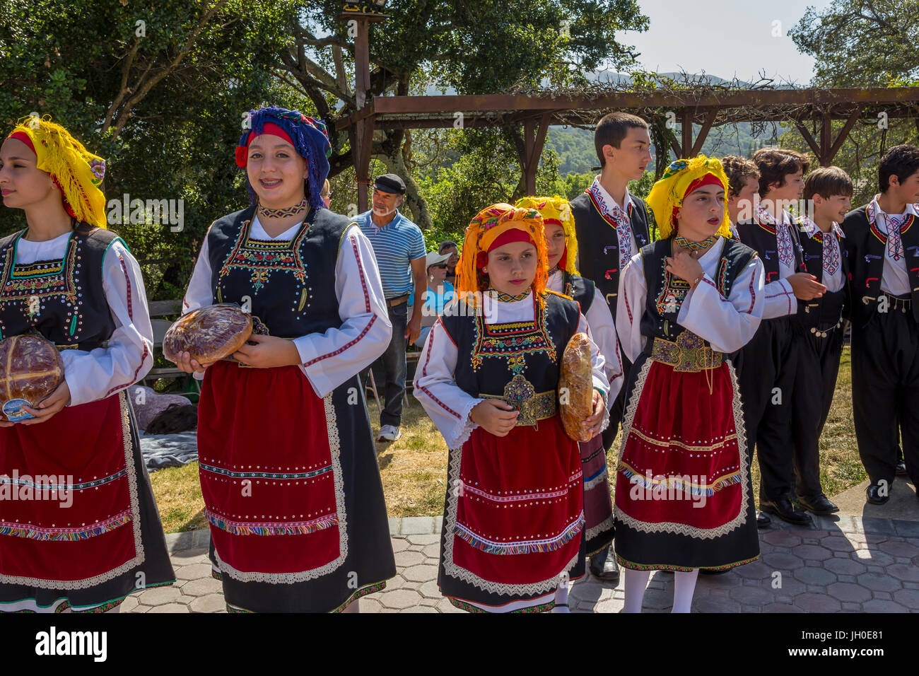 Greek-American Greek-American filles, garçons, Greek Folk Dancers, costumes traditionnels, Festival Grec Marin, ville de Novato, comté de Marin, en Californie Banque D'Images