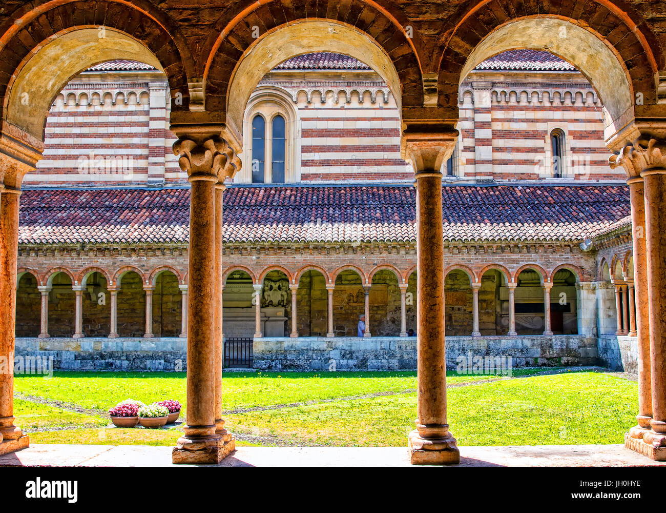 Cloître de la Basilique San Zeno à Vérone Banque D'Images