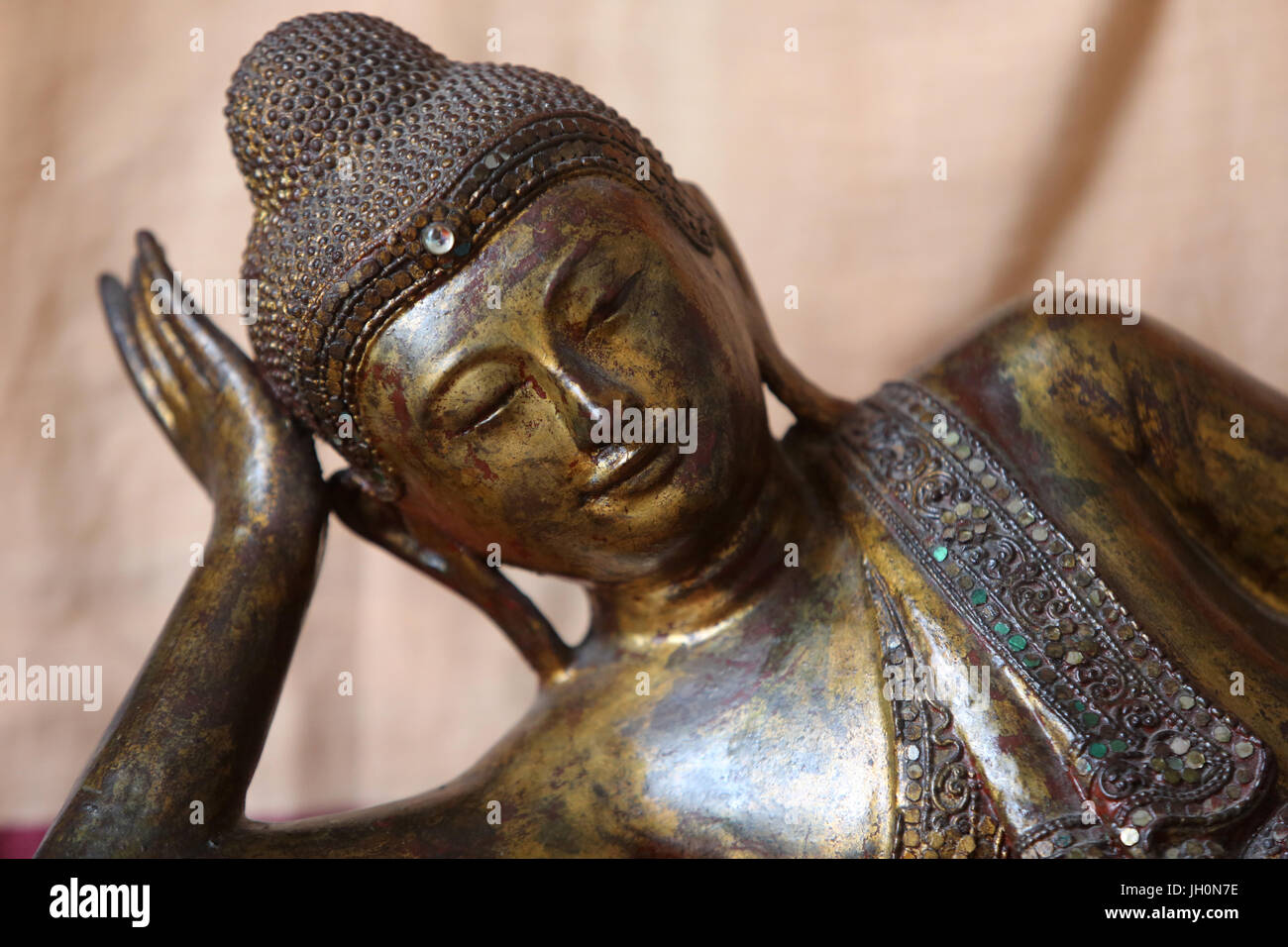 Statue de Bouddha couché. Gretz. La France. Banque D'Images