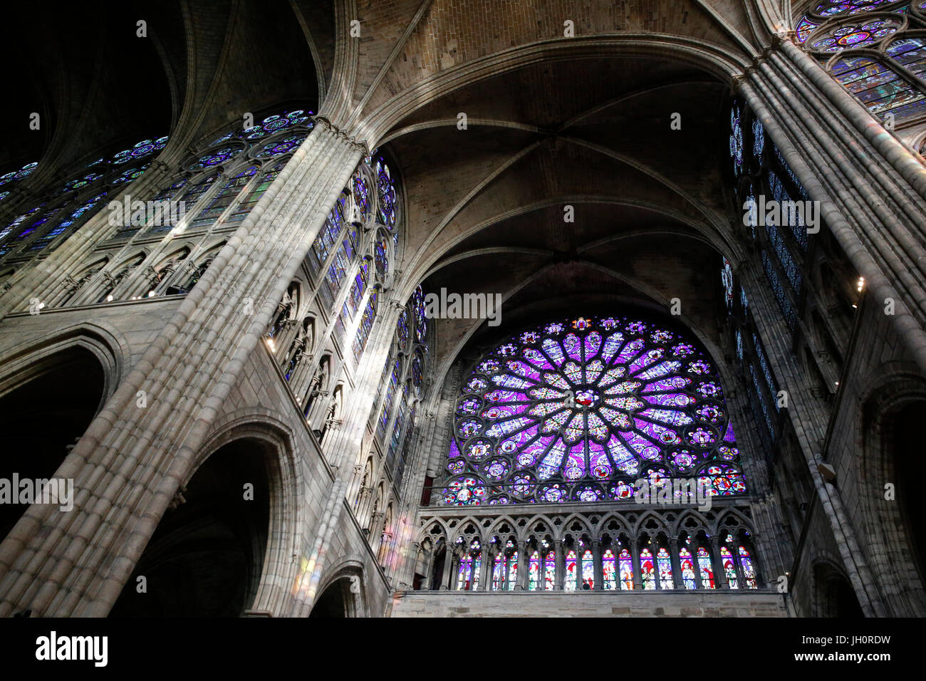 Saint Denis Basilique. Rosace du transept. La France. Banque D'Images