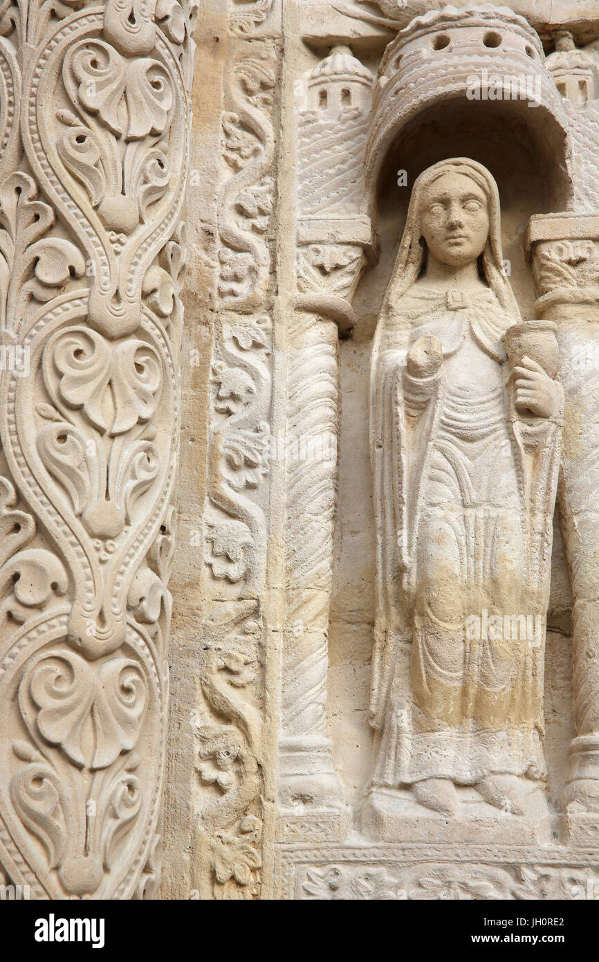 Saint Denis Basilique. Portail central. Les vierges sages. La France. Banque D'Images