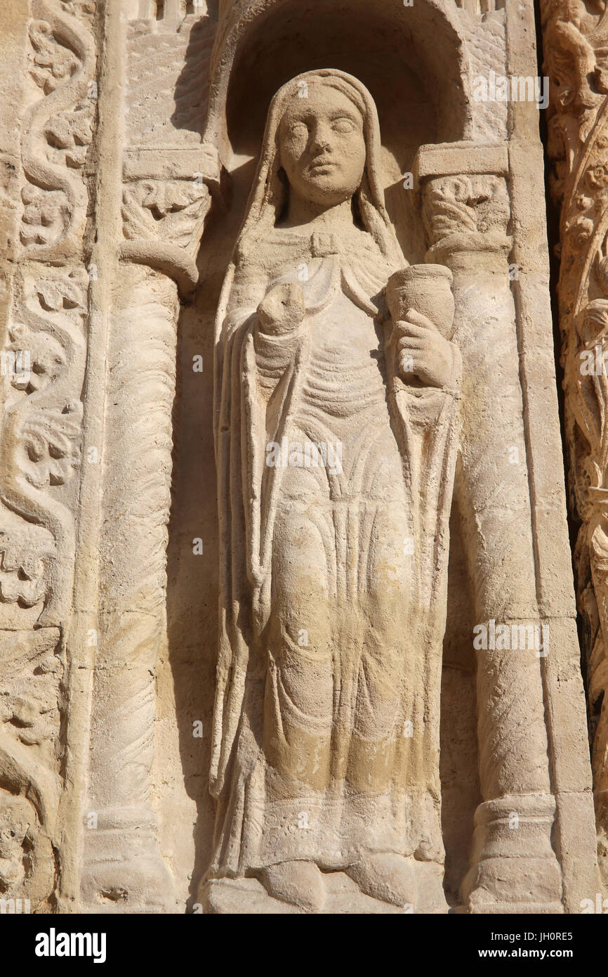 Saint Denis Basilique. Portail central. Les vierges sages. La France. Banque D'Images