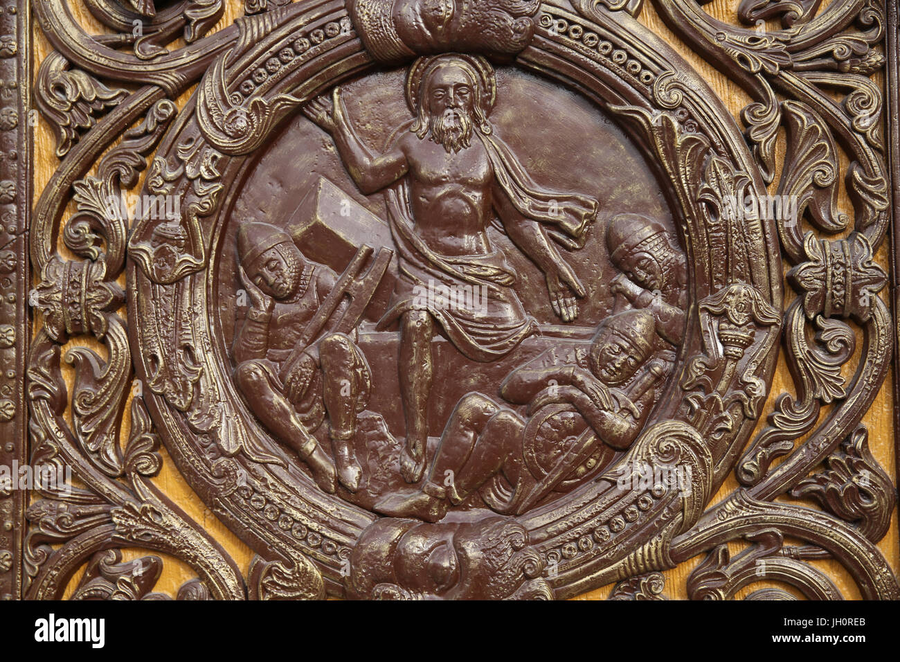 Saint Denis Basilique. Reliefs sur la porte centrale. La résurrection du Christ. La France. Banque D'Images