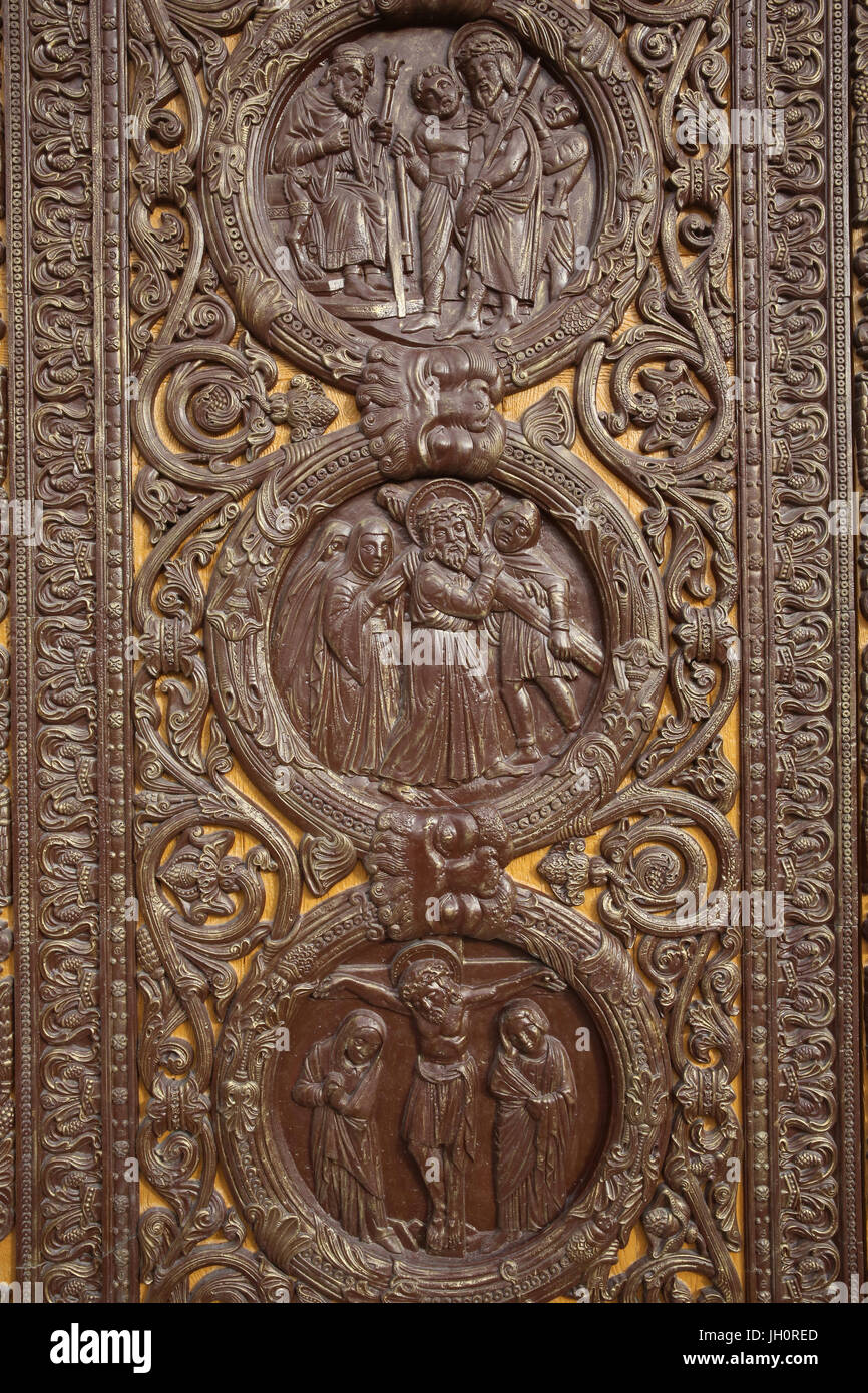 Saint Denis Basilique. Reliefs sur la porte centrale. La Passion du Christ. La France. Banque D'Images