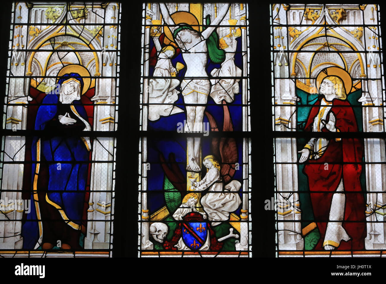 Le Christ sur la croix. 1480/1488. Vitrail. Moulins Basilique cathédrale. Banque D'Images