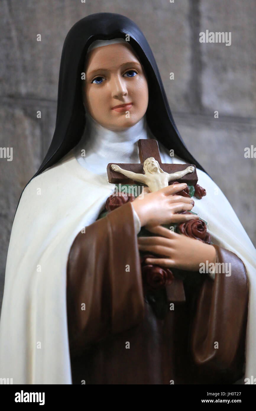 Ste. Bernadette Soubirous. Statue. Moulins Basilique cathédrale. Banque D'Images
