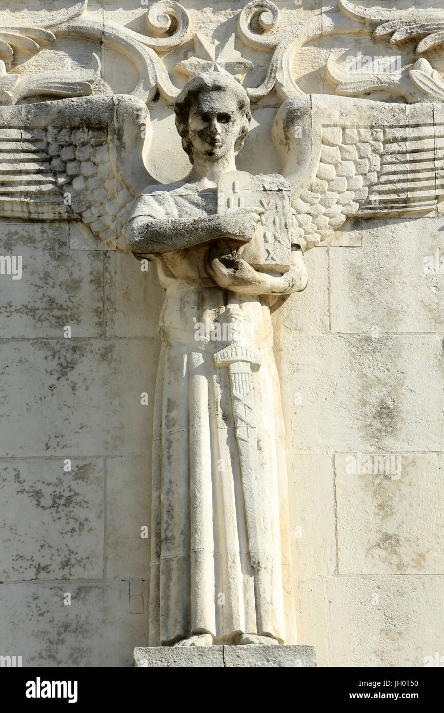 Angel. Jean LarrivŽ (1920). Tour du nord-ouest de détail. Basilique Notre-Dame de Fourvire. Lyon. Banque D'Images