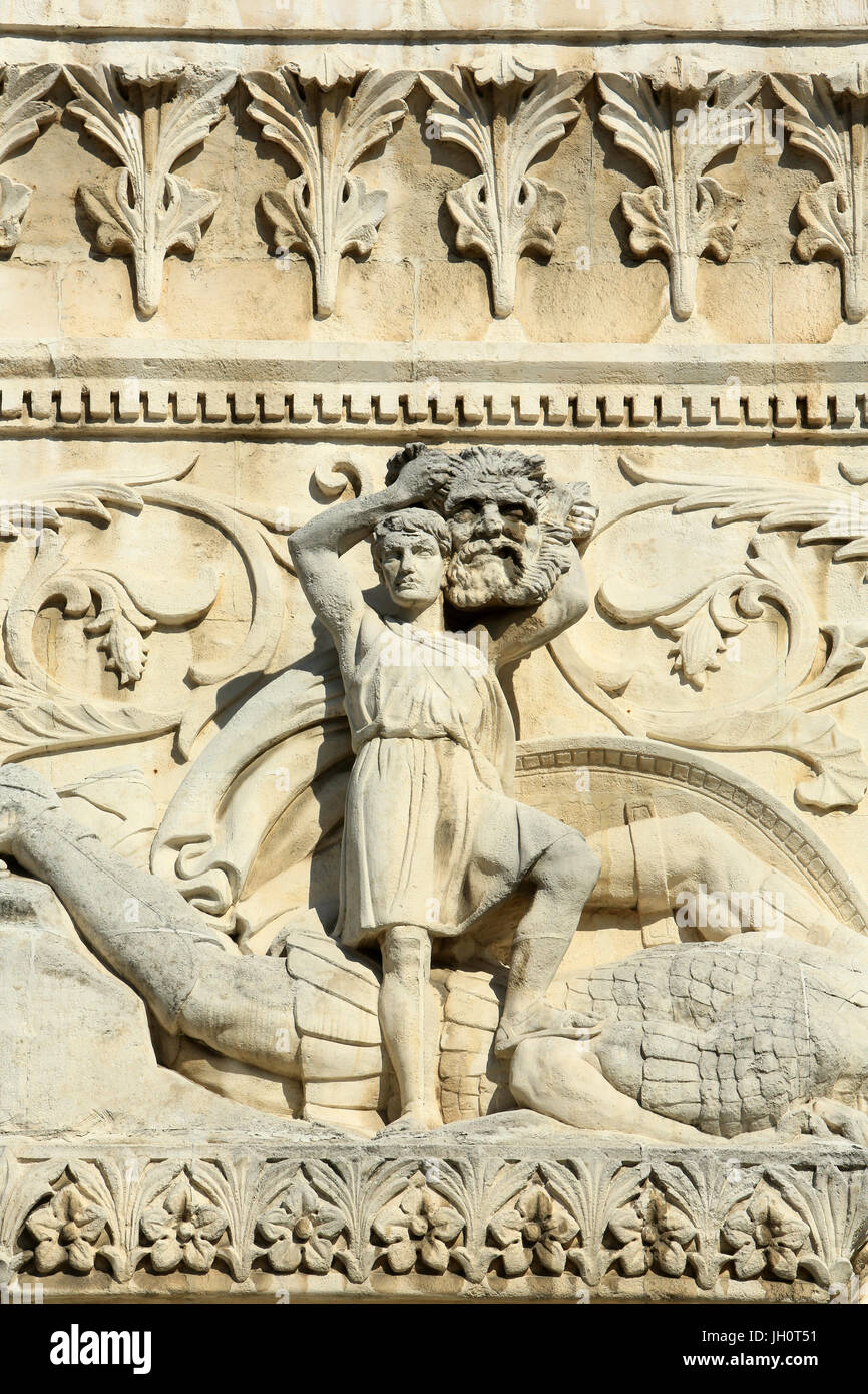 David et Goliath. Joseph Belloni (1952). Tour sud-ouest de détail. Basilique Notre-Dame de Fourvire. Lyon. Banque D'Images