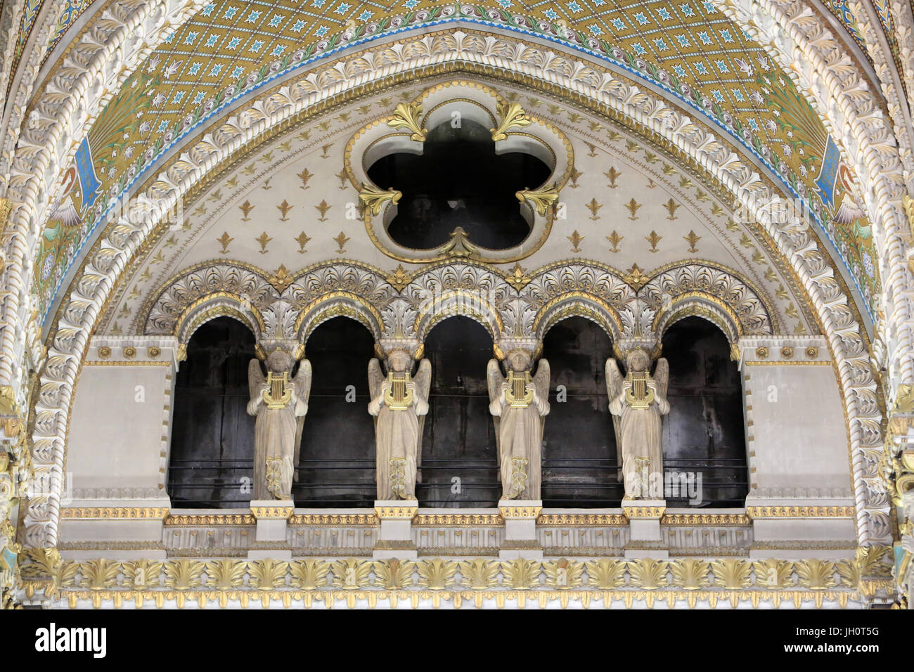 Ange jouant du luth. Des statues. Basilique Notre-Dame de Fourvire. Lyon. Banque D'Images