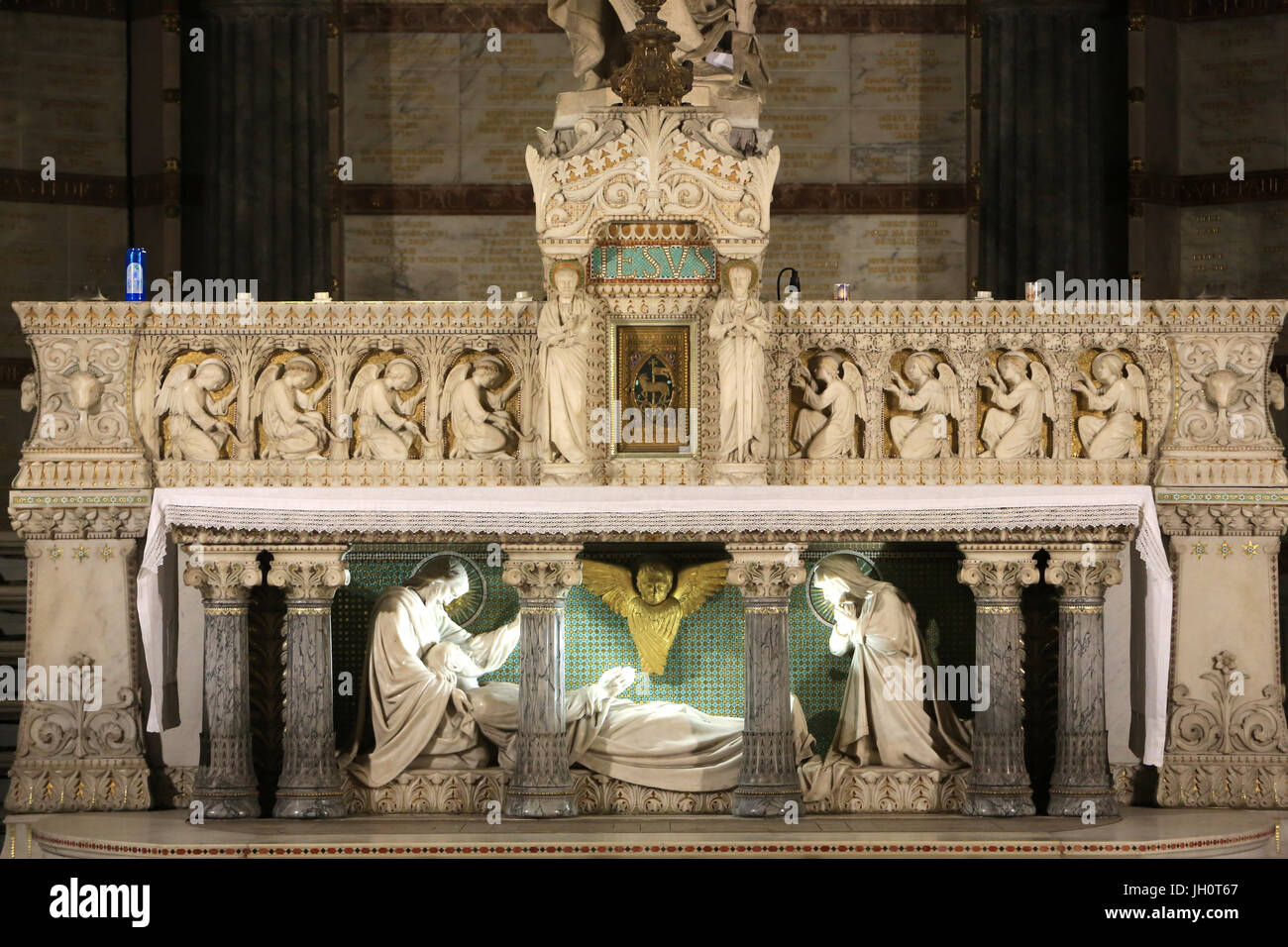 La mort de saint Joseph. Autel. Chapelle de saint Joseph. Crypte. Basilique Notre-Dame de Fourvire. Lyon. La France. Banque D'Images