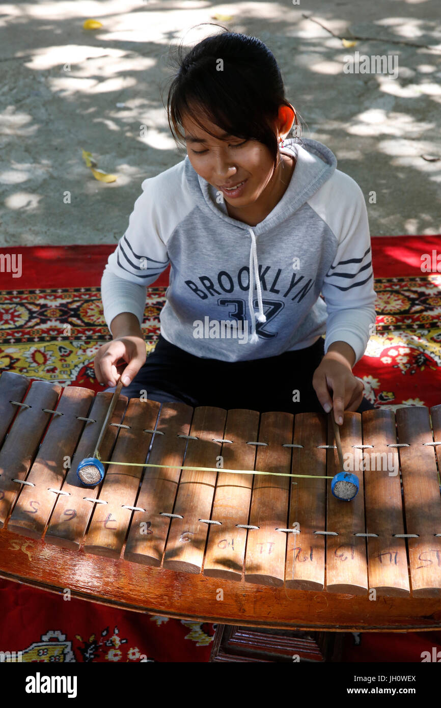 L'école de musique de Phare Ponleu Selpak. Le Cambodge. Banque D'Images