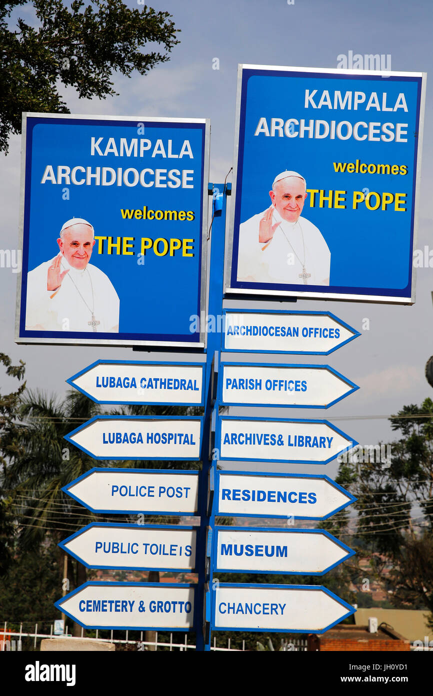 L'extérieur de la cathédrale de Rubaga signes après la visite du Pape François à l'Ouganda. L'Ouganda. L'Ouganda. Banque D'Images