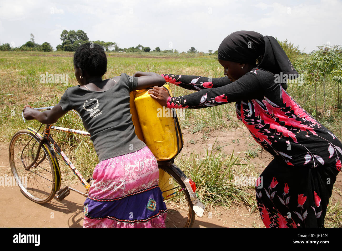 Corvée d'eau. L'Ouganda. Banque D'Images