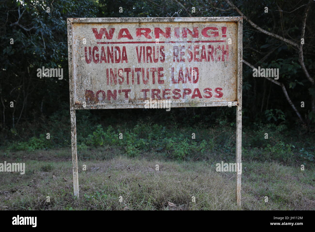 Uganda virus research institure sign in Zika forest, de l'Ouganda. L'Ouganda. Banque D'Images