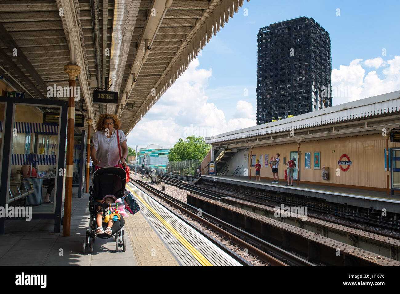 Vue générale de la tour de Grenfell Latimer Road Station à Londres. Banque D'Images